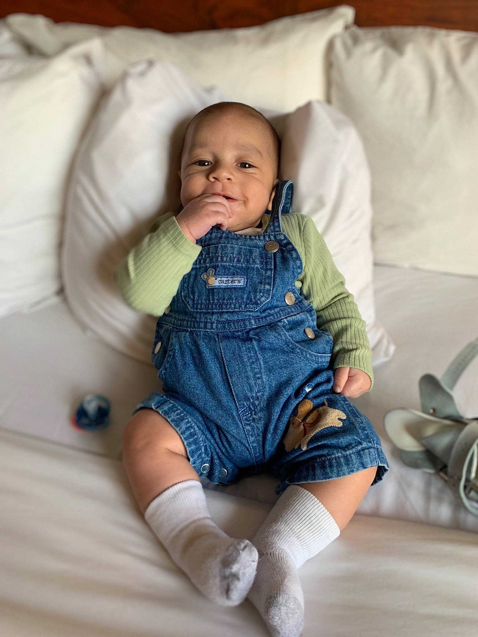 Karmello is registered to the contest to win money with this photo: baby, baby_toddler_clothing, child, comfort, couch, face, foot, happy, human_body, human_leg, iris, knee, linens, person, product, skin, sleeve, sock, textile, thigh