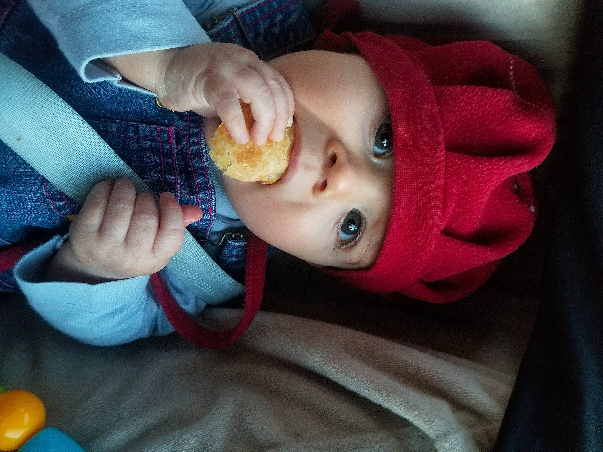 Lily a rejoint le concours — aidez-le/la à gagner de superbes lots ! baby, baby_products, baby_toddler_clothing, carmine, cheek, child, clothing, eyelash, finger, gesture, hat, headwear, lip, mouth, nail, nose, orange, person, skin, sleeve