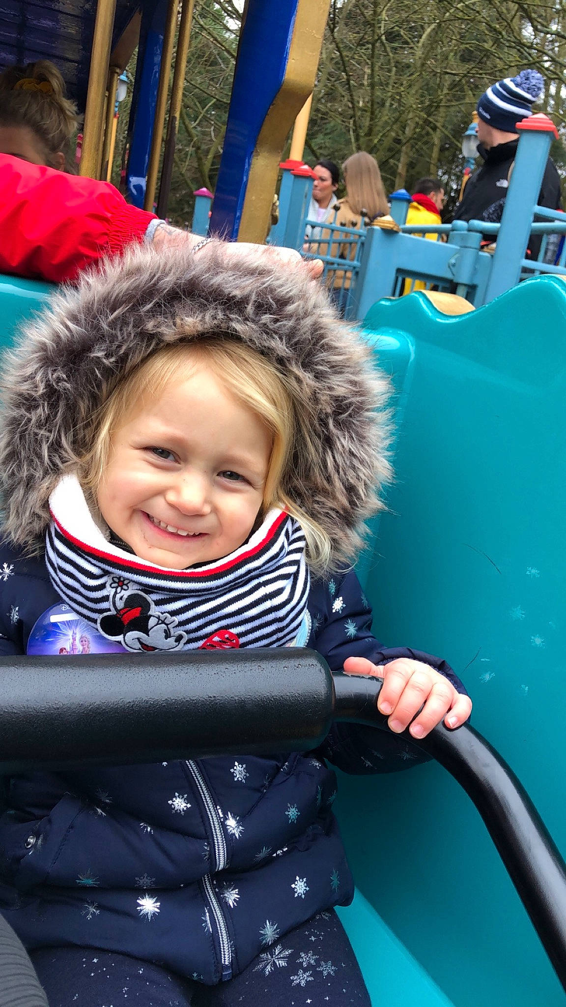 Shanel a rejoint le concours — aidez-le/la à gagner de superbes lots ! amusement_park, child, city, fun, happy, joy, leisure, park, person, play, playground, public_space, recreation, skin, smile, toddler, tourism, tree, vacation