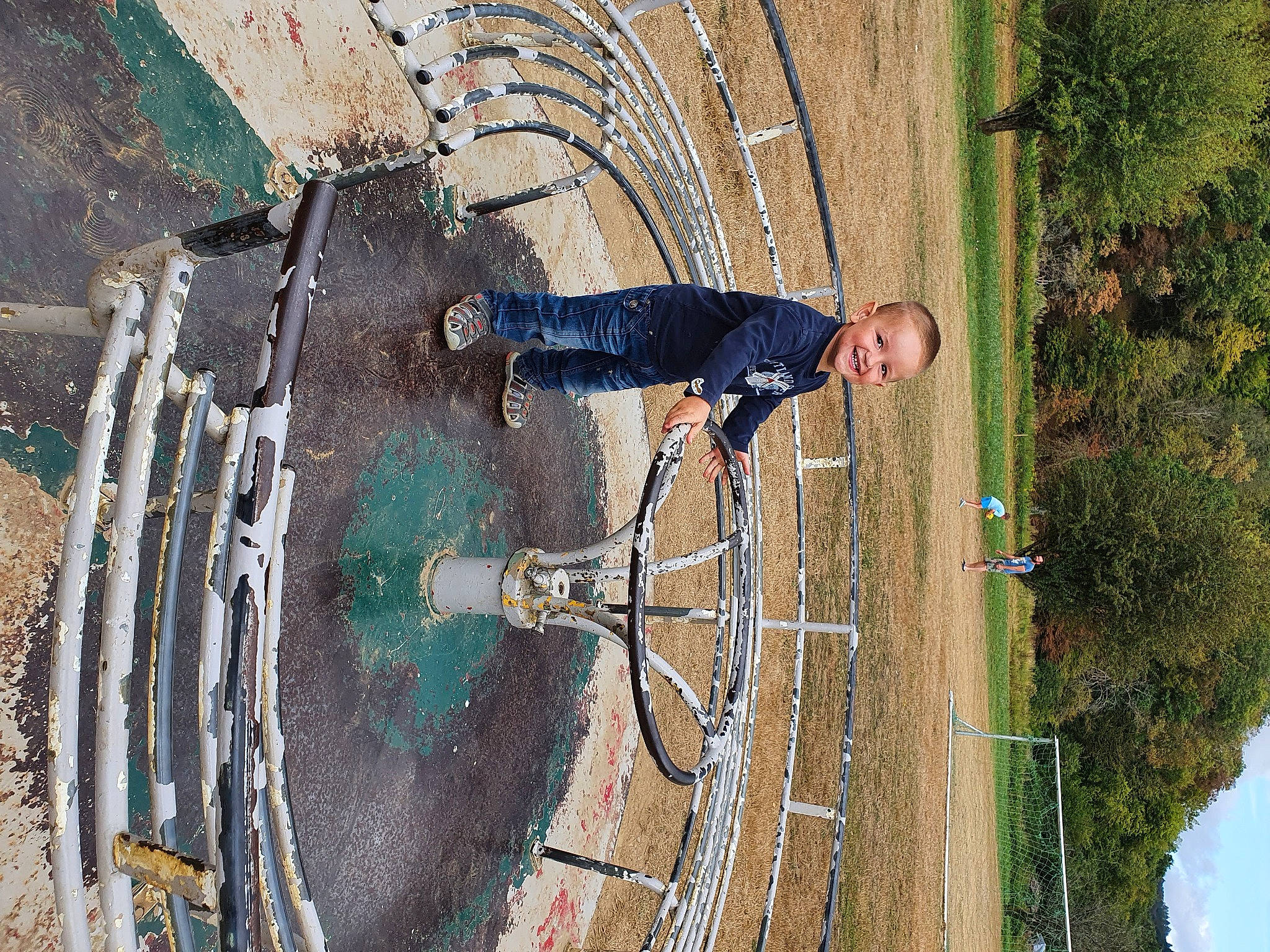 Atillio a rejoint le concours — aidez-le/la à gagner de superbes lots ! joy, person, rock, tree, wall