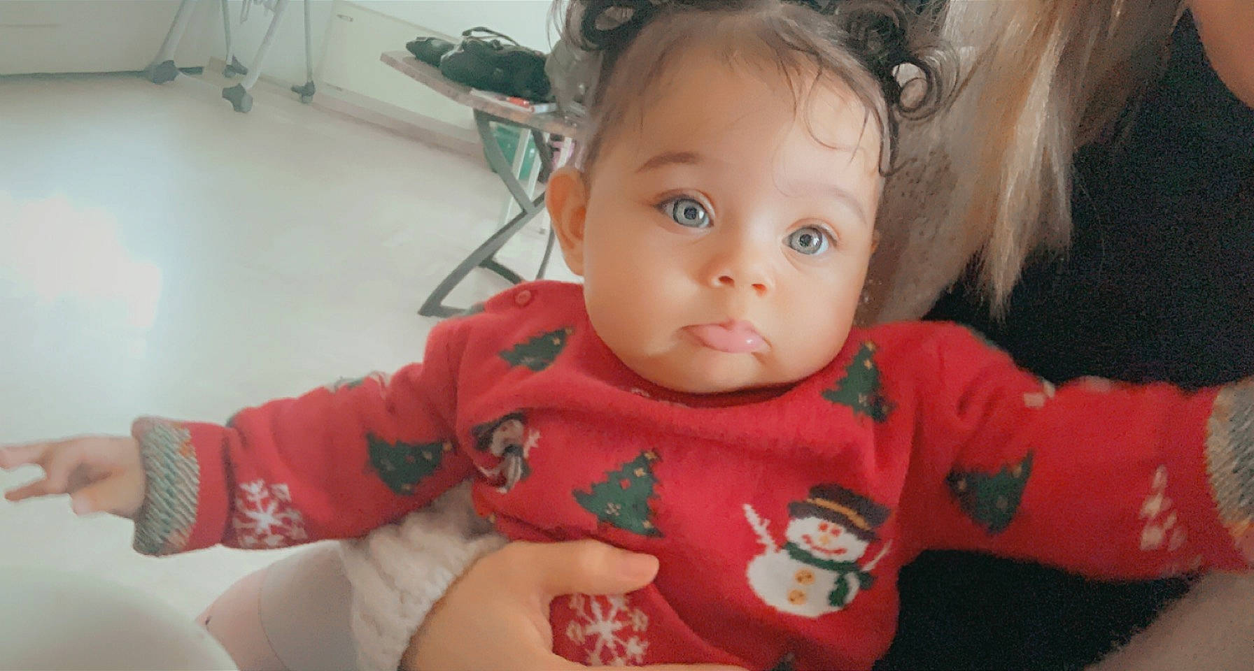 Ayline participe au concours pour gagner de l'argent avec cette photo : arm, baby_toddler_clothing, cheek, chin, clothing, ear, eye, eyebrow, eyelash, finger, hair, hairstyle, hand, happy, iris, lip, mouth, nose, person, skin