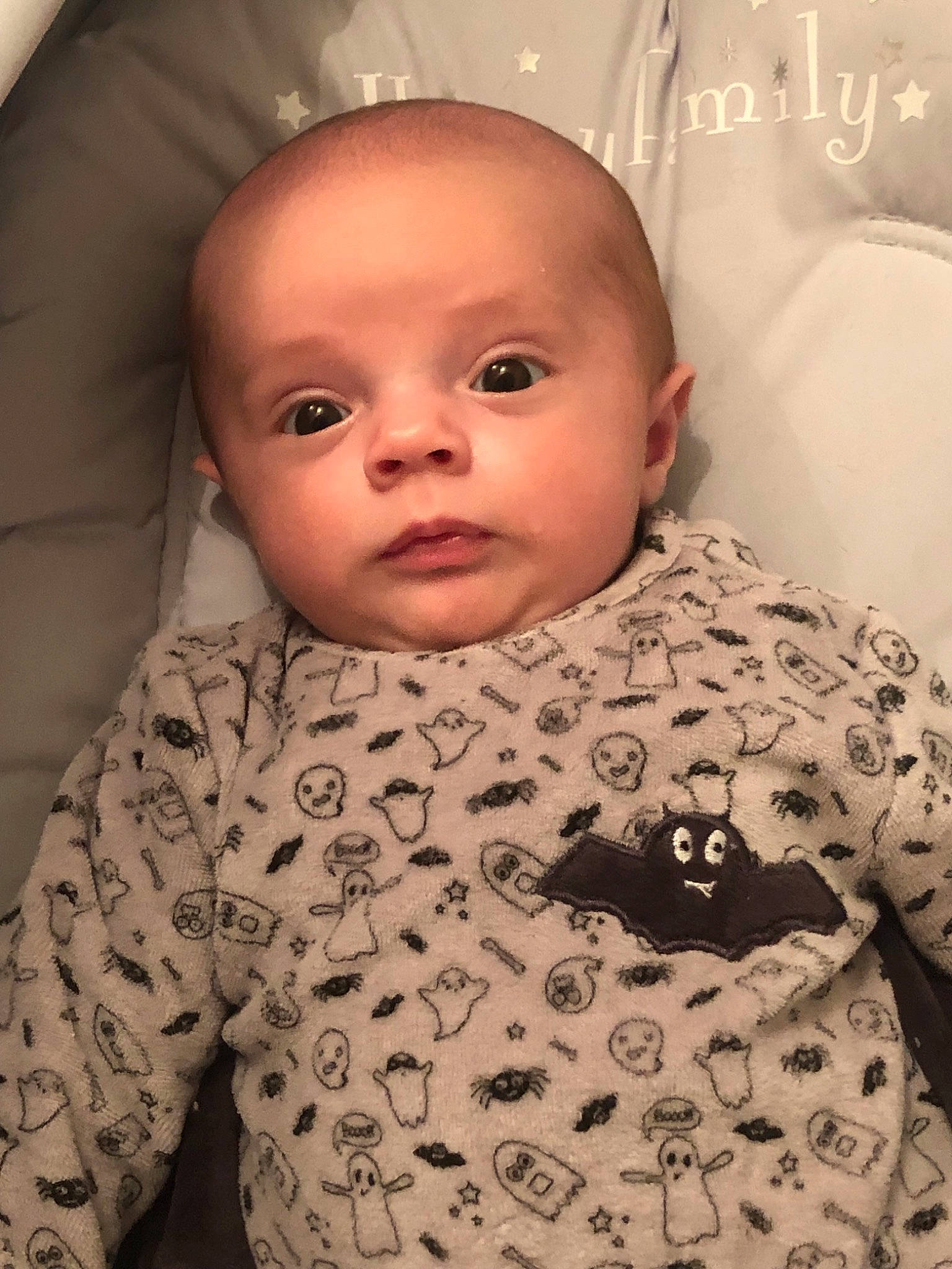 James participe au concours pour gagner de l'argent avec cette photo : boy, cheek, child, eye, face, girl, head, infant, iris, lip, neck, nose, outerwear, person, product, skin, smile, textile, toddler