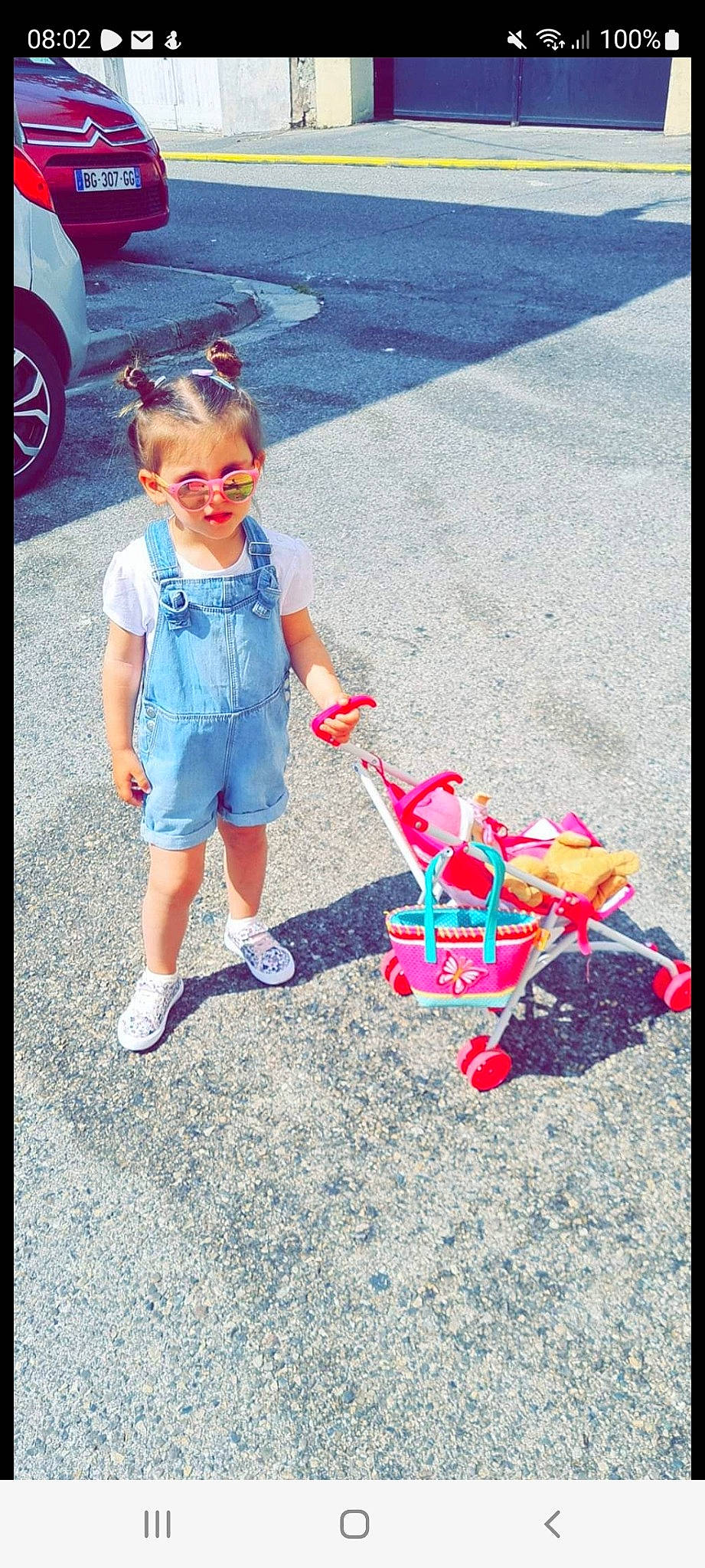 Francesca participe au concours pour gagner de l'argent avec cette photo : asphalt, baby, baby_toddler_clothing, cloud, electric_blue, eyewear, fun, grass, happy, human_leg, leisure, pattern, people_in_nature, person, pink, recreation, shorts, sky, sunglasses, toddler
