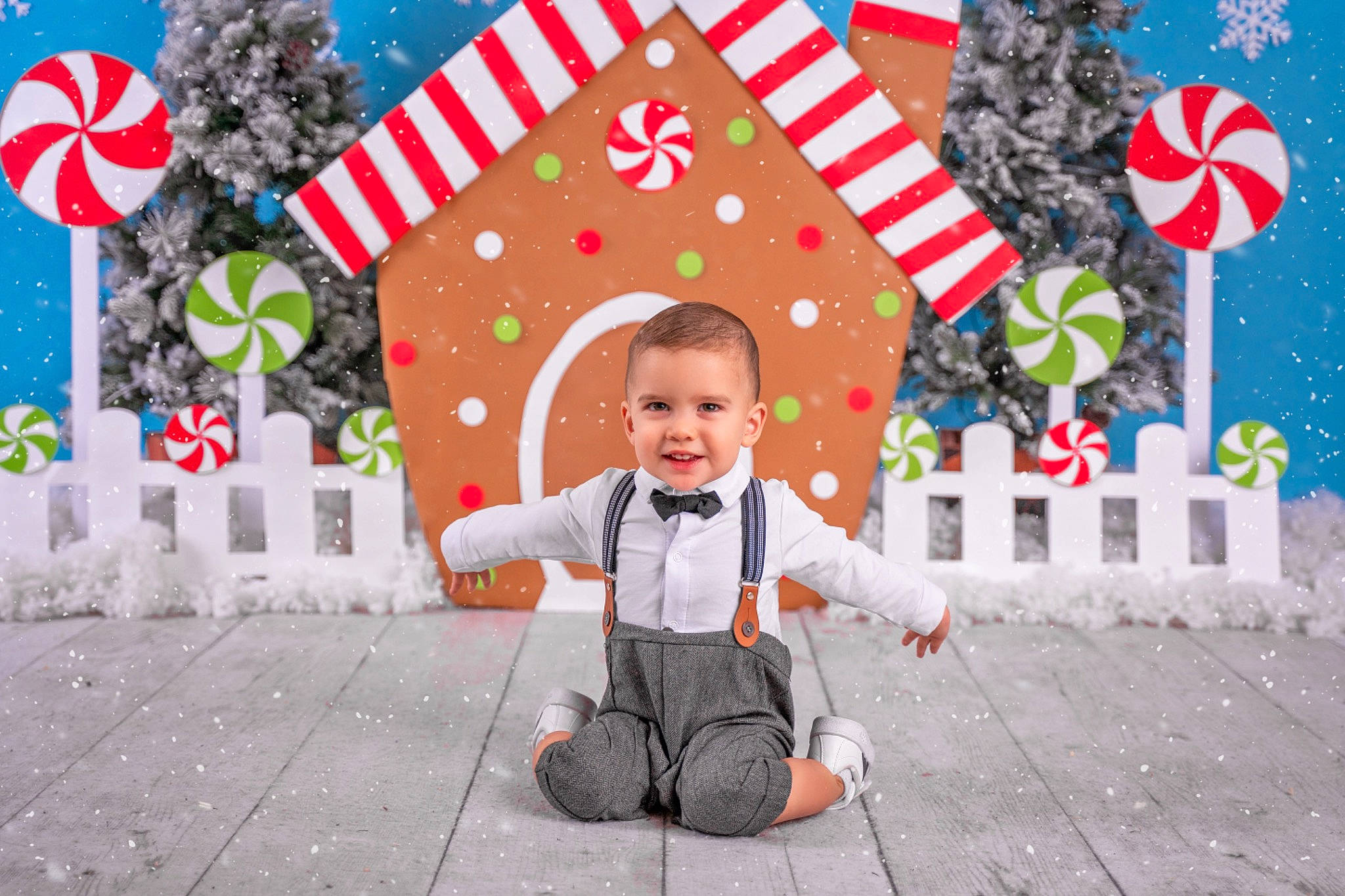 Jorge is registered to the contest to win money with this photo: baby, baby_laughing, baby_toddler_clothing, christmas, christmas_decoration, christmas_eve, greeting_card, happy, holiday, joy, overall, party_supply, pattern, person