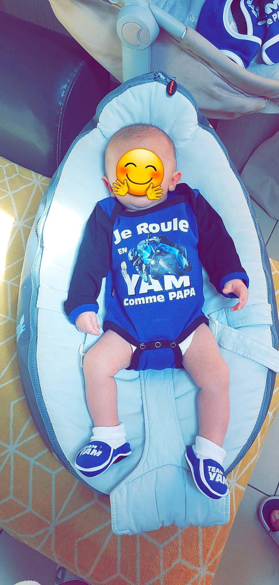 Maelan a rejoint le concours — aidez-le/la à gagner de superbes lots ! azure, baby_toddler_clothing, child, electric_blue, fun, inflatable, leisure, logo, personal_protective_equipment, recreation, shorts, sitting, sleeve, sneakers, sportswear, t_shirt, thigh, toddler, white, world