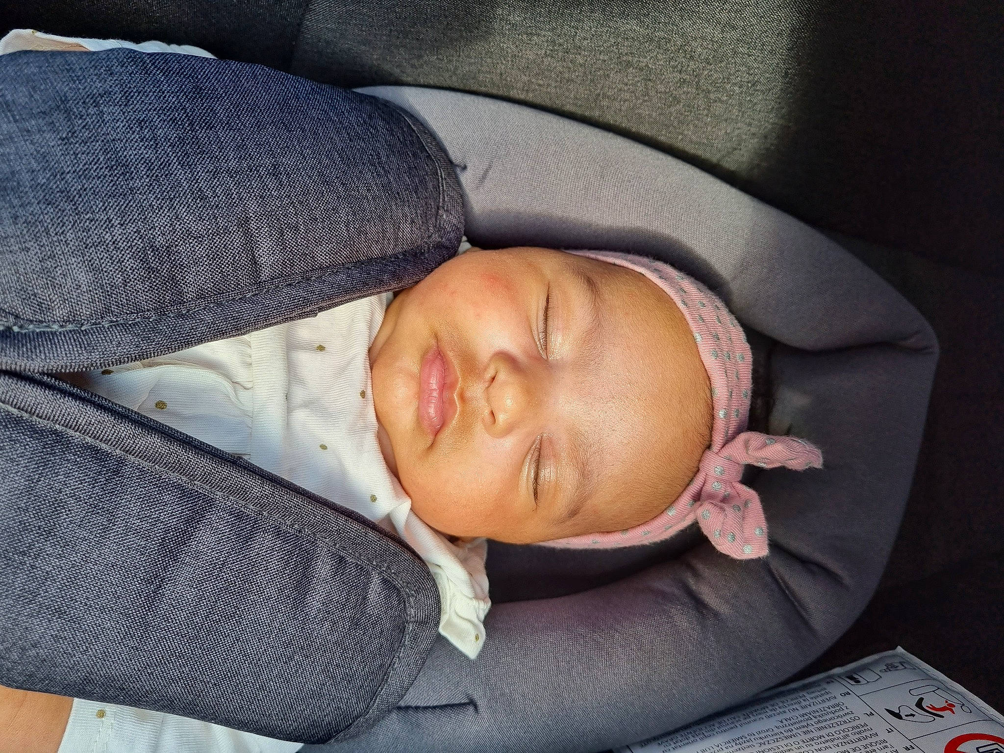 Agniya a rejoint le concours — aidez-le/la à gagner de superbes lots ! baby, baby_products, baby_safety, baby_sleeping, baby_toddler_clothing, bedtime, car_seat, cheek, child, comfort, linens, nail, nap, person, sleep, thumb, toddler