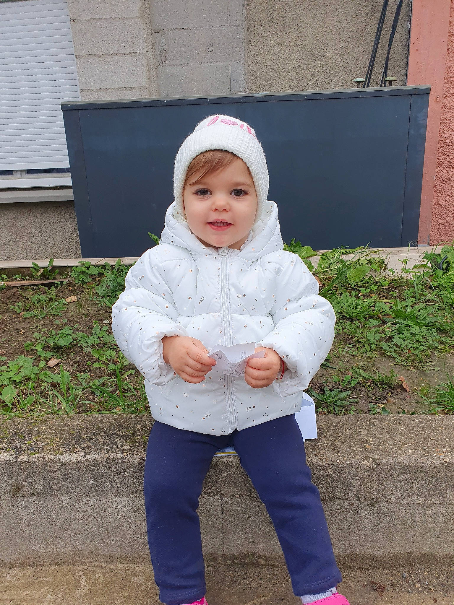 Anais a rejoint le concours — aidez-le/la à gagner de superbes lots ! child, head, headgear, headwear, jacket, jeans, outerwear, person, smile, toddler, trousers, winter