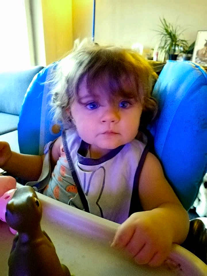 Jordan a rejoint le concours — aidez-le/la à gagner de superbes lots ! blue, cheek, child, comfort, facial_expression, finger, fun, hair, head, houseplant, iris, mouth, nose, organ, people, person, photograph, skin, snapshot, toddler