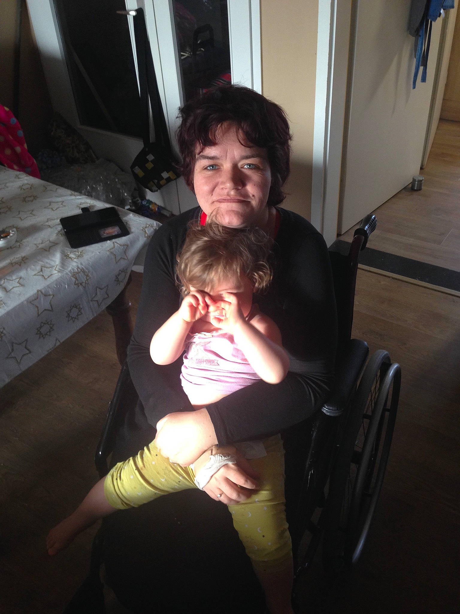 Jordan participe au concours pour gagner de l'argent avec cette photo : auto_part, baby, baby_carriage, baby_products, car_seat, chair, child, comfort, elbow, fun, human_leg, knee, lap, person, room, shoulder, sitting, thigh, toddler, vehicle_door