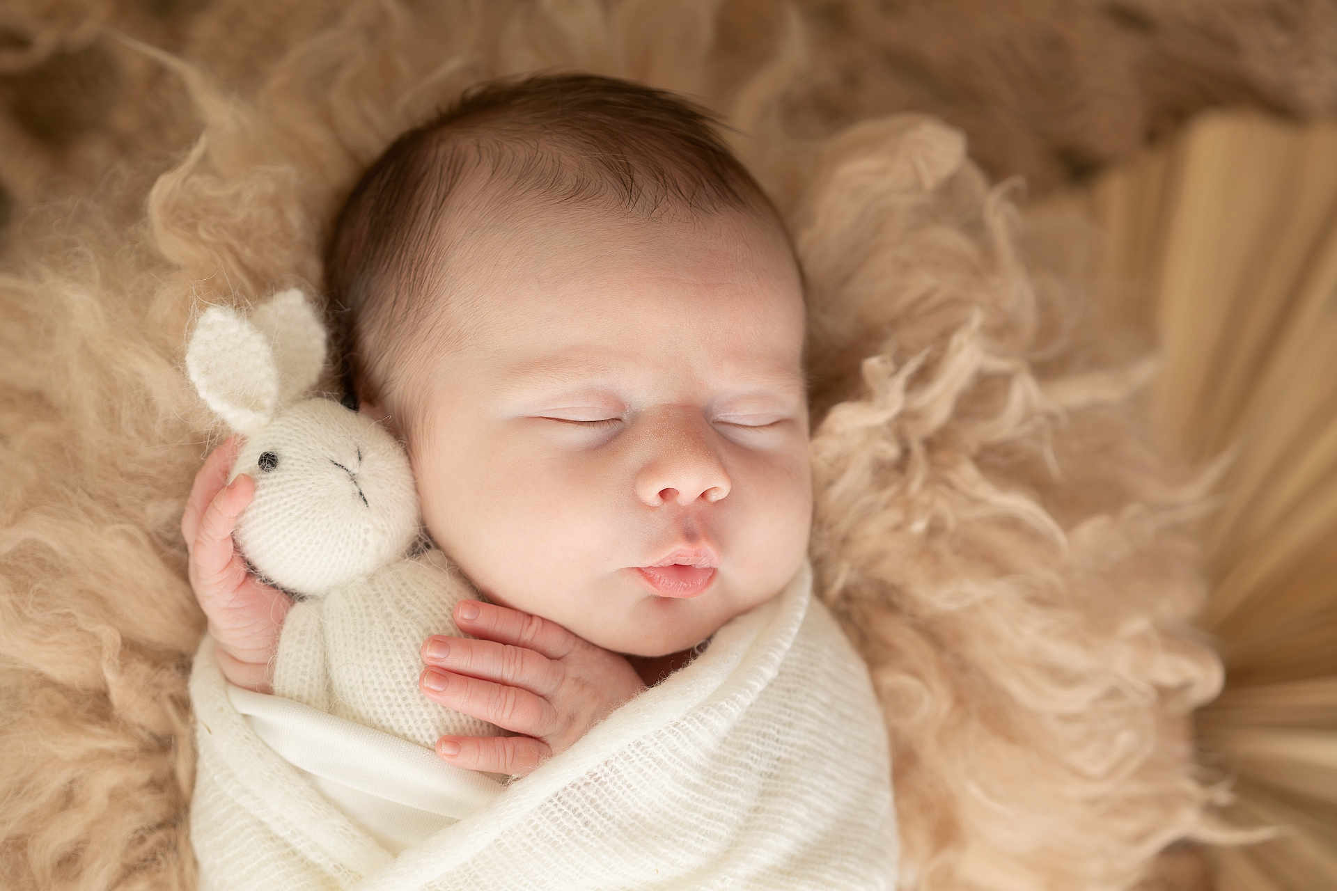 Loann participe au concours pour gagner de l'argent avec cette photo : baby, newborn, sleeping, swaddled, blanket, knitted_toy, bunny, soft, fluffy, cute, infant, peaceful, child, portrait, hand, face, closeup, cozy, rest, warm