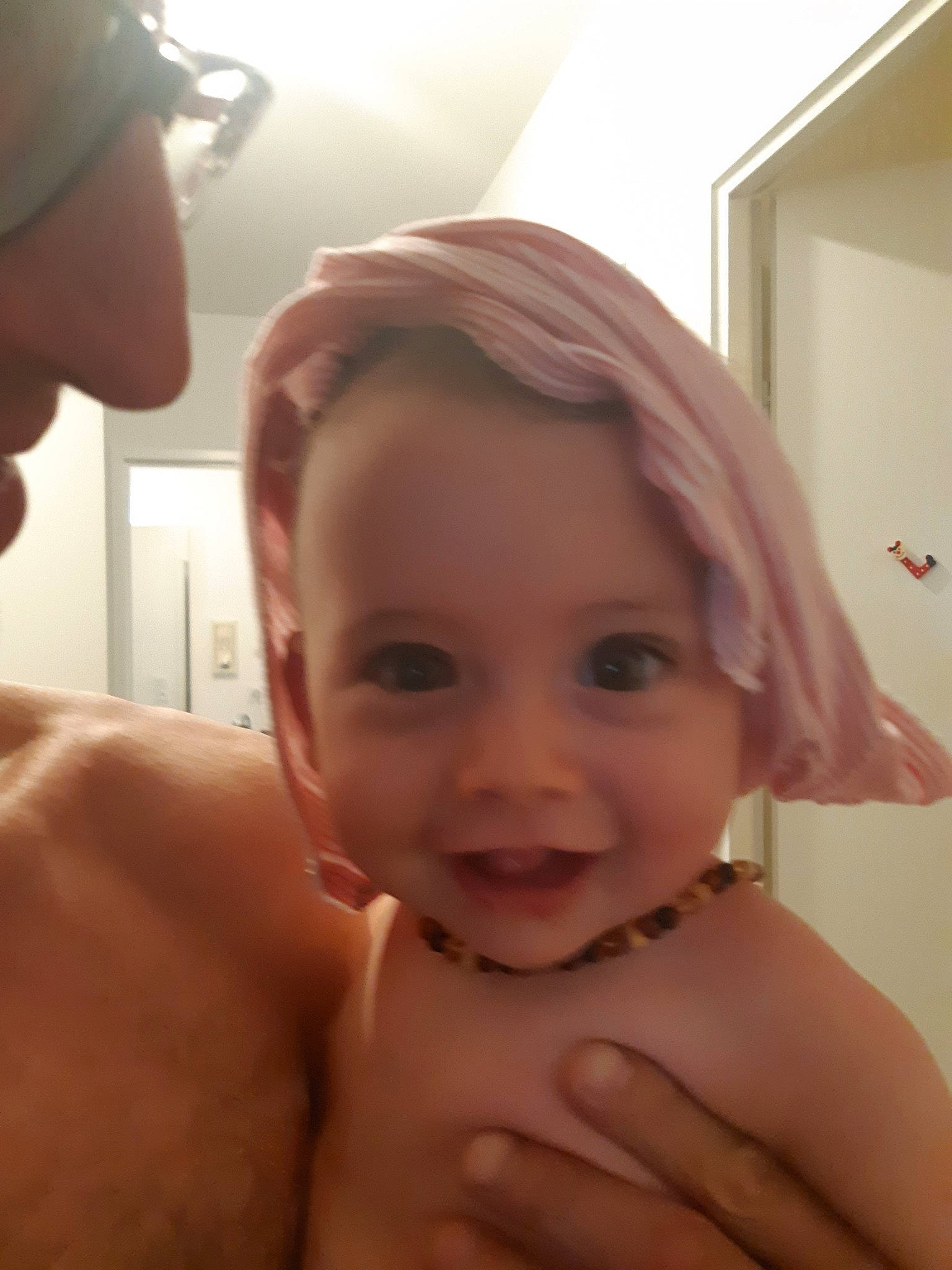 Loane a rejoint le concours — aidez-le/la à gagner de superbes lots ! barechested, bathing, blond, cheek, chest, child, eyebrow, face, finger, hair, hand, head, lip, mouth, muscle, neck, person, selfie, skin, smile