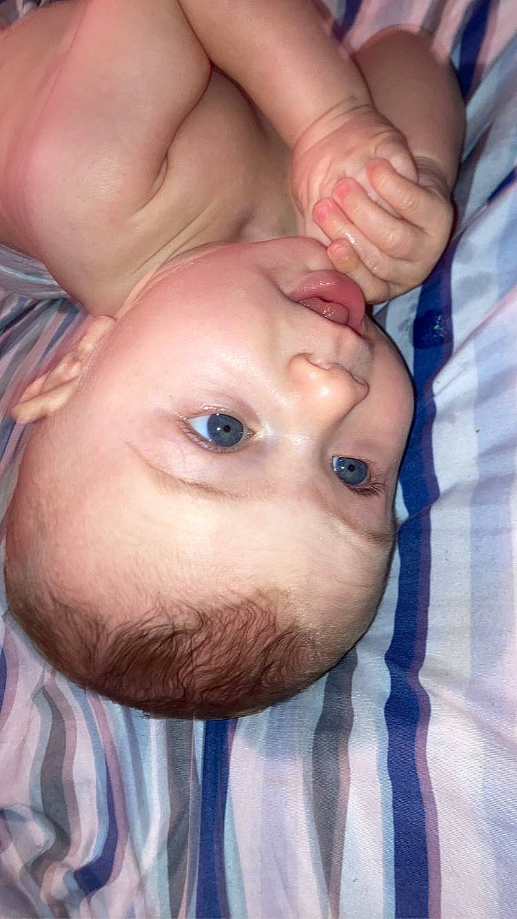 Giovanni is registered to the contest to win money with this photo: beard, cheek, chin, ear, eye, eyebrow, eyelash, finger, forehead, gesture, hand, human_body, iris, jaw, lip, mouth, neck, nose, organ, person