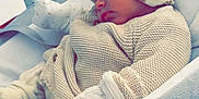 Andrea a rejoint le concours — aidez-le/la à gagner de superbes lots ! baby, baby_booties, baby_gloves, child, clothing, cozy, cushion, cute, hat, headwear, indoor, infant, knitwear, peaceful, portrait, resting, seat, sleeping, soft, warm
