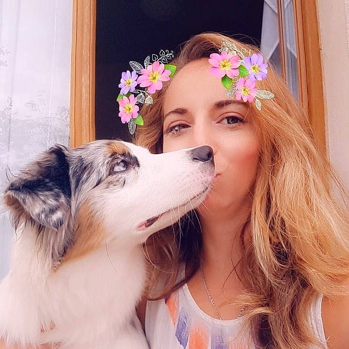 Naya participe au concours pour gagner de l'argent avec cette photo : companion_dog, dog, dog_breed, ear, fur, girl, person, skin, snout