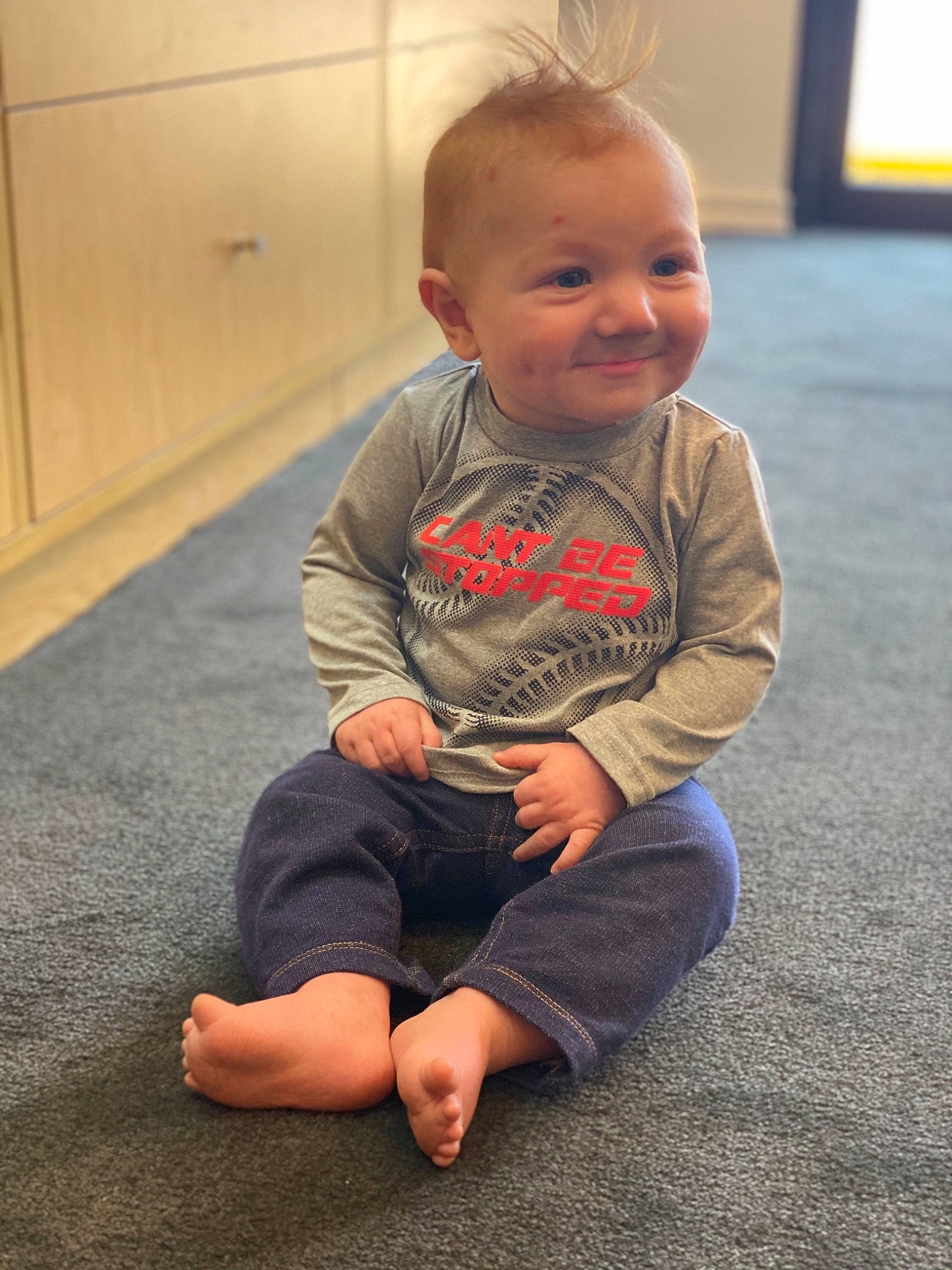 Case is registered to the contest to win money with this photo: baby, cheek, child, crawling, floor, flooring, head, joy, leg, person, play, sitting, skin, smile, t_shirt, toddler, vacation