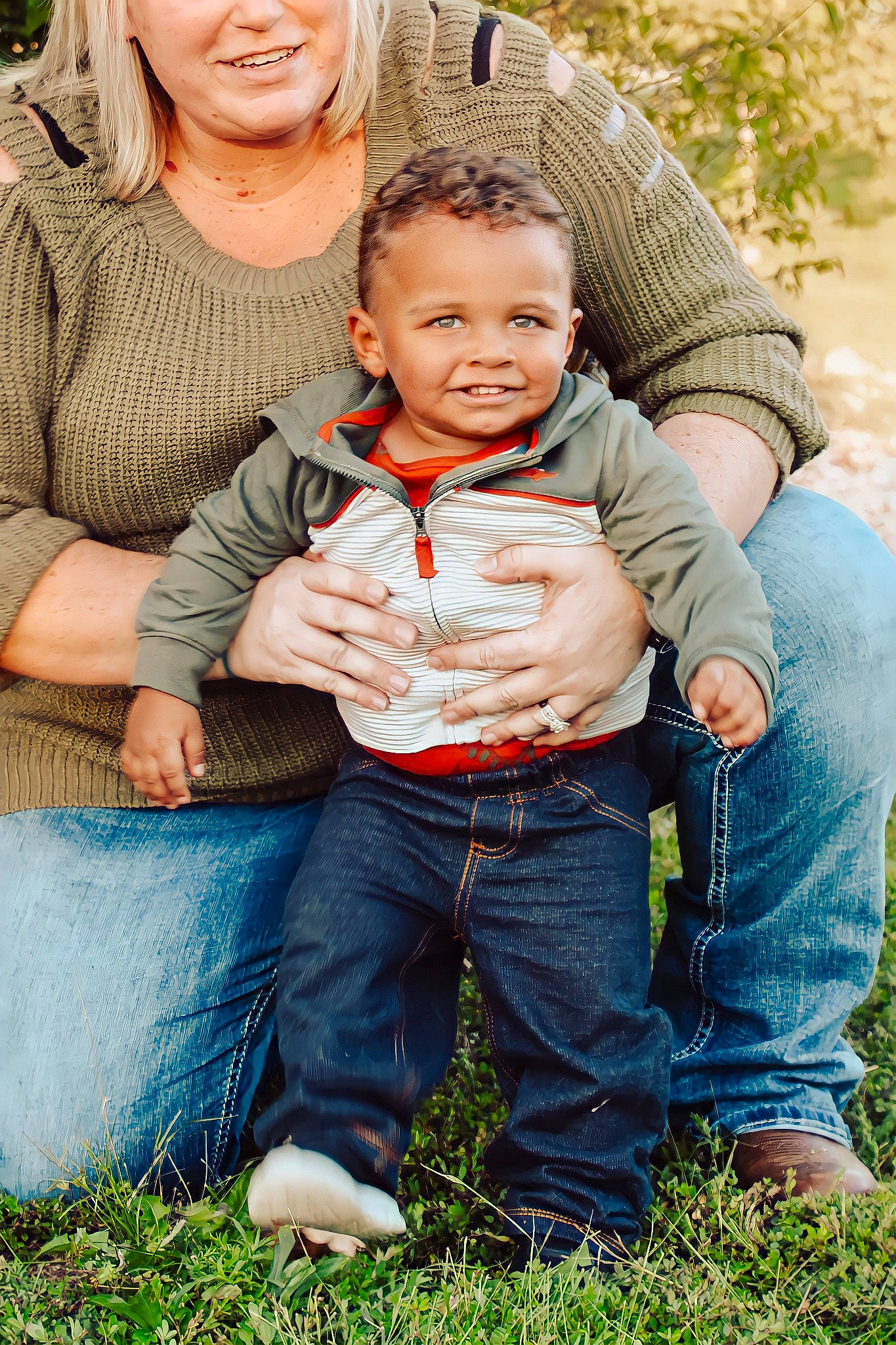 Beaux is registered to the contest to win money with this photo: eye, face, facial_expression, family_taking_photos_together, fun, gesture, grass, green, hairstyle, happy, head, human, interaction, jeans, joy, leaf, people_in_nature, person, photograph, plant