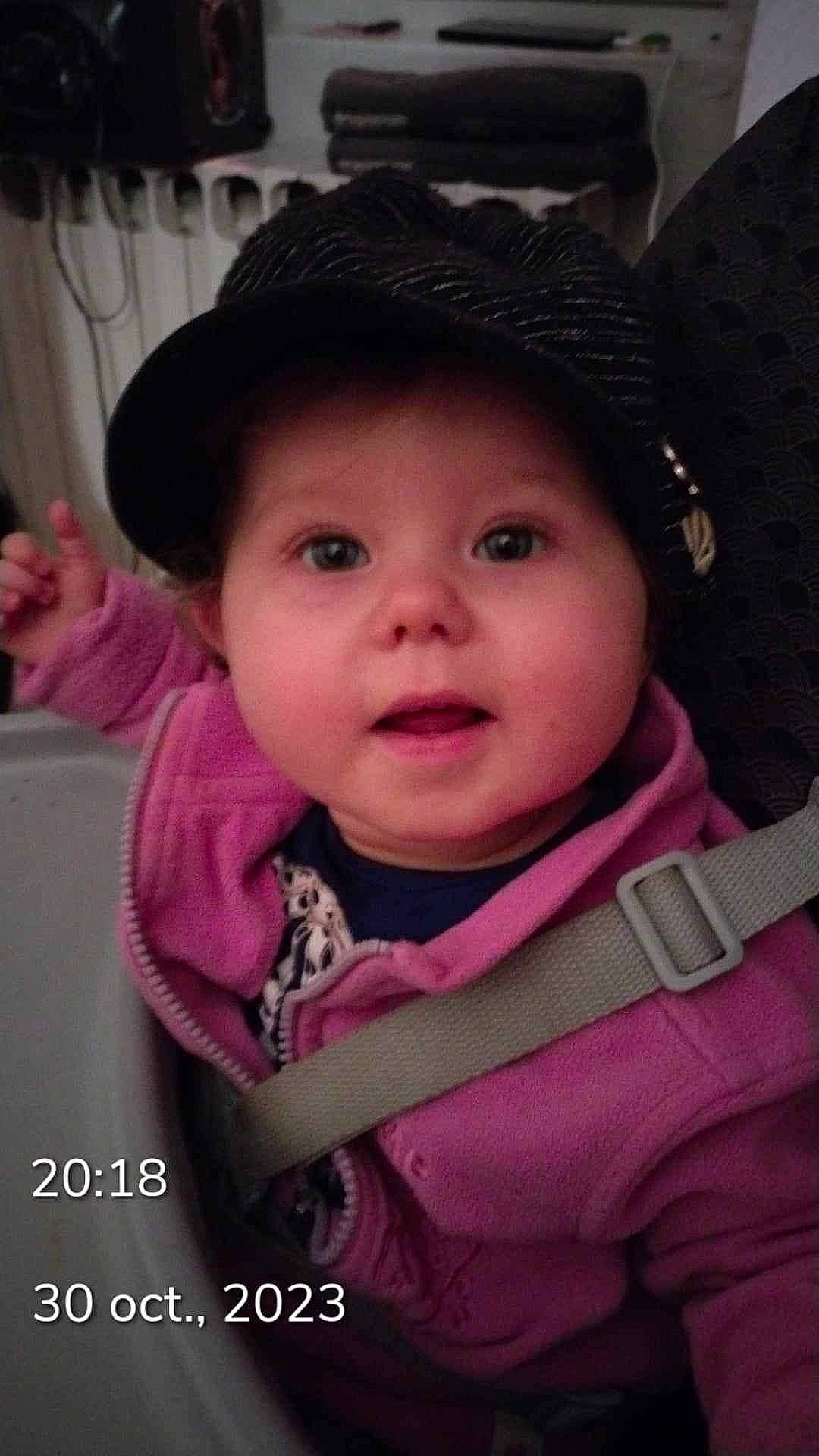 Ange a rejoint le concours — aidez-le/la à gagner de superbes lots ! baby, cap, cheek, child, cool, eyelash, fashion_accessory, flash_photography, happy, hat, headgear, headwear, lip, mouth, nose, outerwear, person, pink, skin, smile