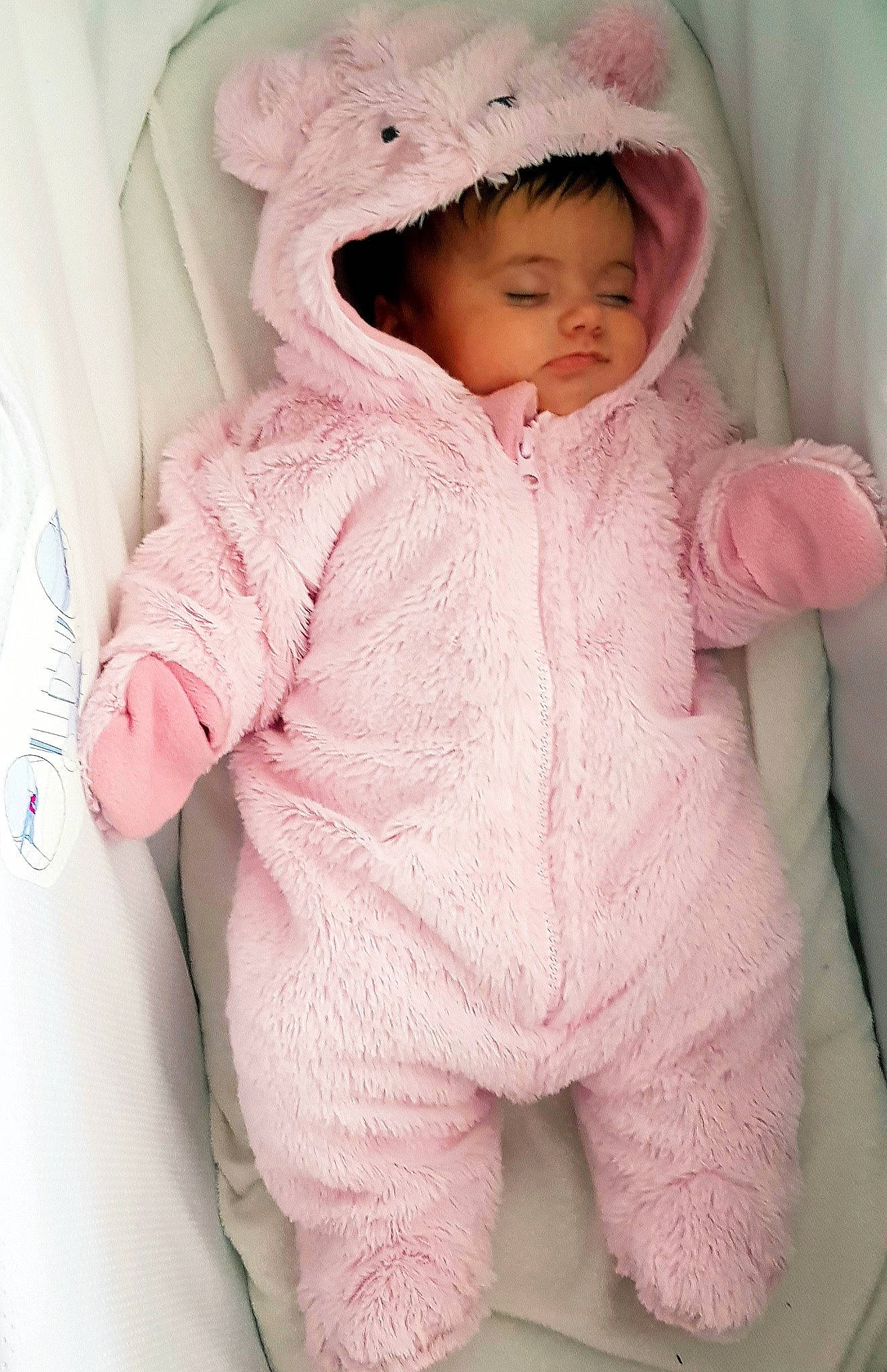 Mia participe au concours pour gagner de l'argent avec cette photo : baby, baby_products, baby_sleeping, baby_toddler_clothing, cheek, clothing, comfort, eye, eyebrow, face, headgear, linens, lip, magenta, nose, person, pink, skin, sleeve, thumb