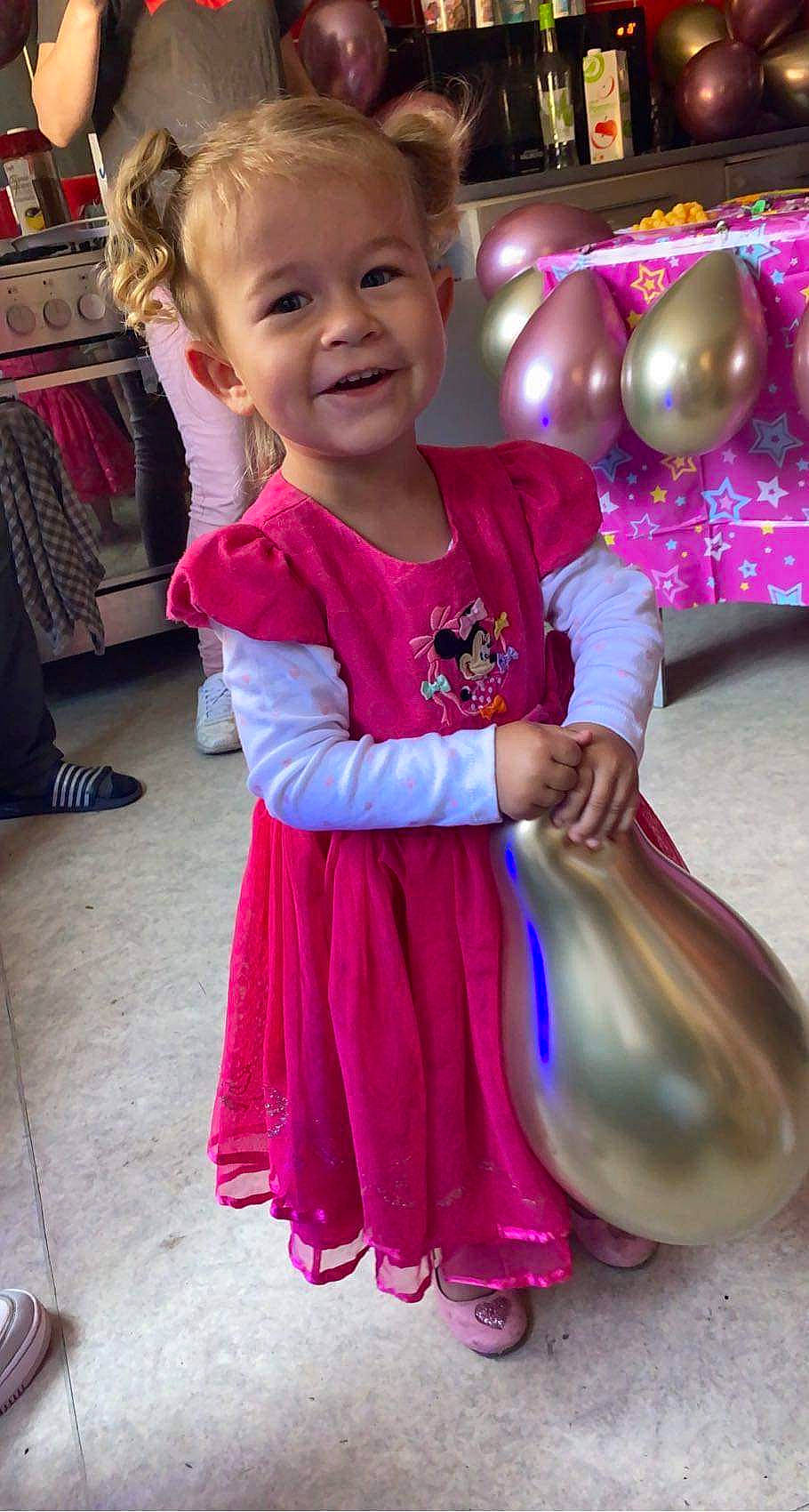 Dalyna a rejoint le concours — aidez-le/la à gagner de superbes lots ! baby, baby_toddler_clothing, child, event, fun, happy, joy, magenta, musical_instrument, party_supply, person, photograph, pink, purple, shelf, shoe, sitting, sleeve, smile, snapshot