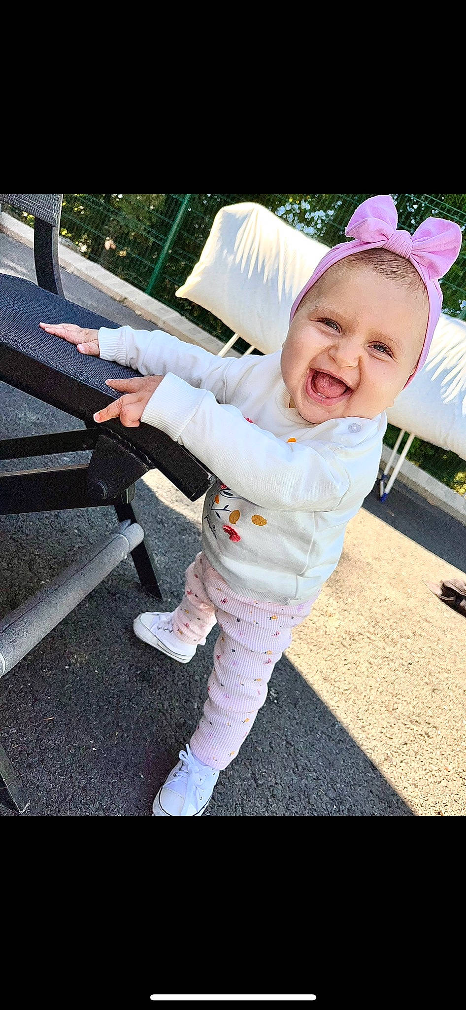 Djaïlys participe au concours pour gagner de l'argent avec cette photo : baby, baby_toddler_clothing, bench, child, fashion_accessory, fun, grass, happy, hat, leisure, person, pink, plant, portrait_photography, recreation, sitting, sleeve, smile, toddler, tree