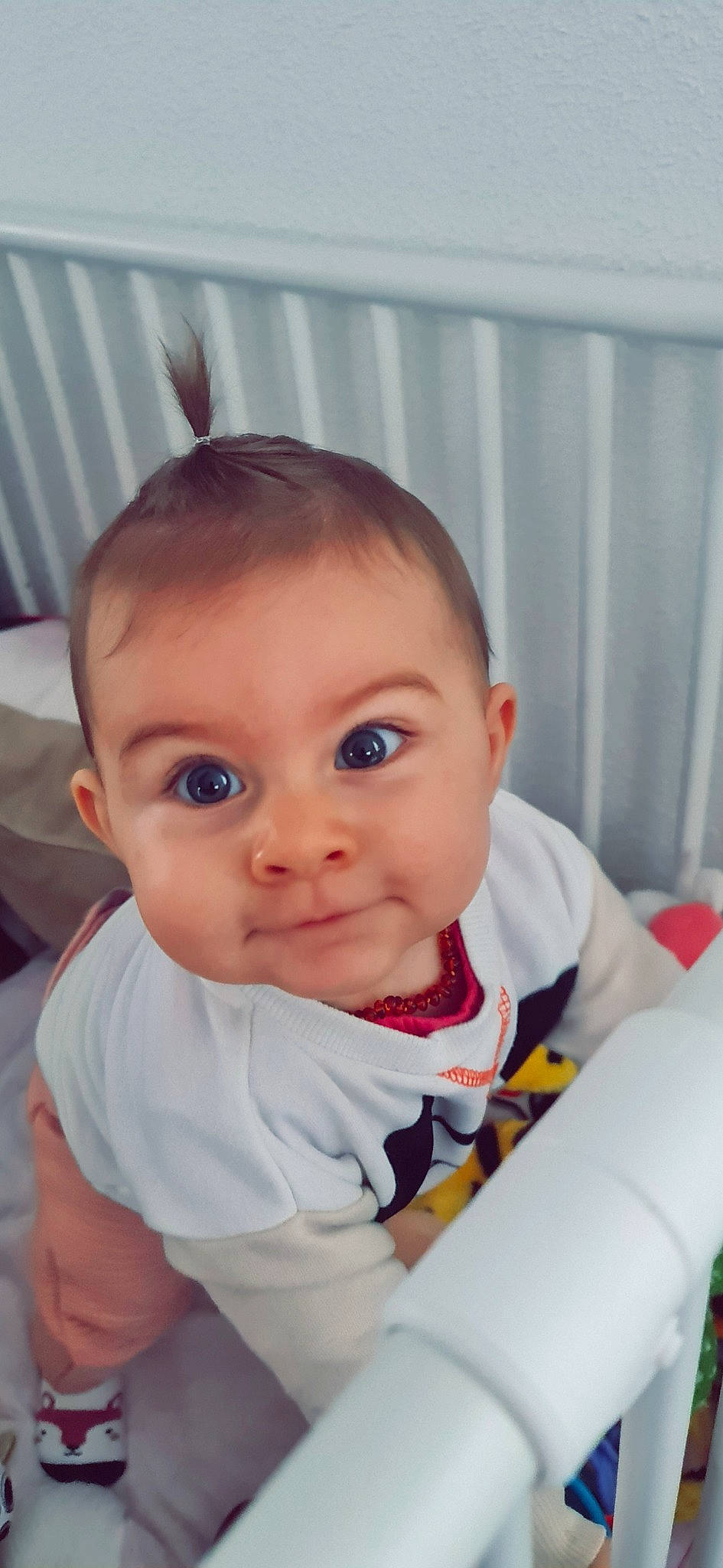 Giuliana a rejoint le concours — aidez-le/la à gagner de superbes lots ! baby, baby_products, baby_toddler_clothing, cheek, child, comfort, ear, eye, eyebrow, eyelash, fun, happy, iris, lip, nose, person, room, sitting, skin, sleeve