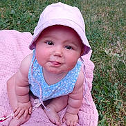 Cassie participe au concours pour gagner de l'argent avec cette photo : baby, blue_clothing, child, cute, face, grass, hands, hat, infant, legs, nature, outdoor, pink_blanket, portrait, sitting, skin, smiling, summer, sun_hat, young