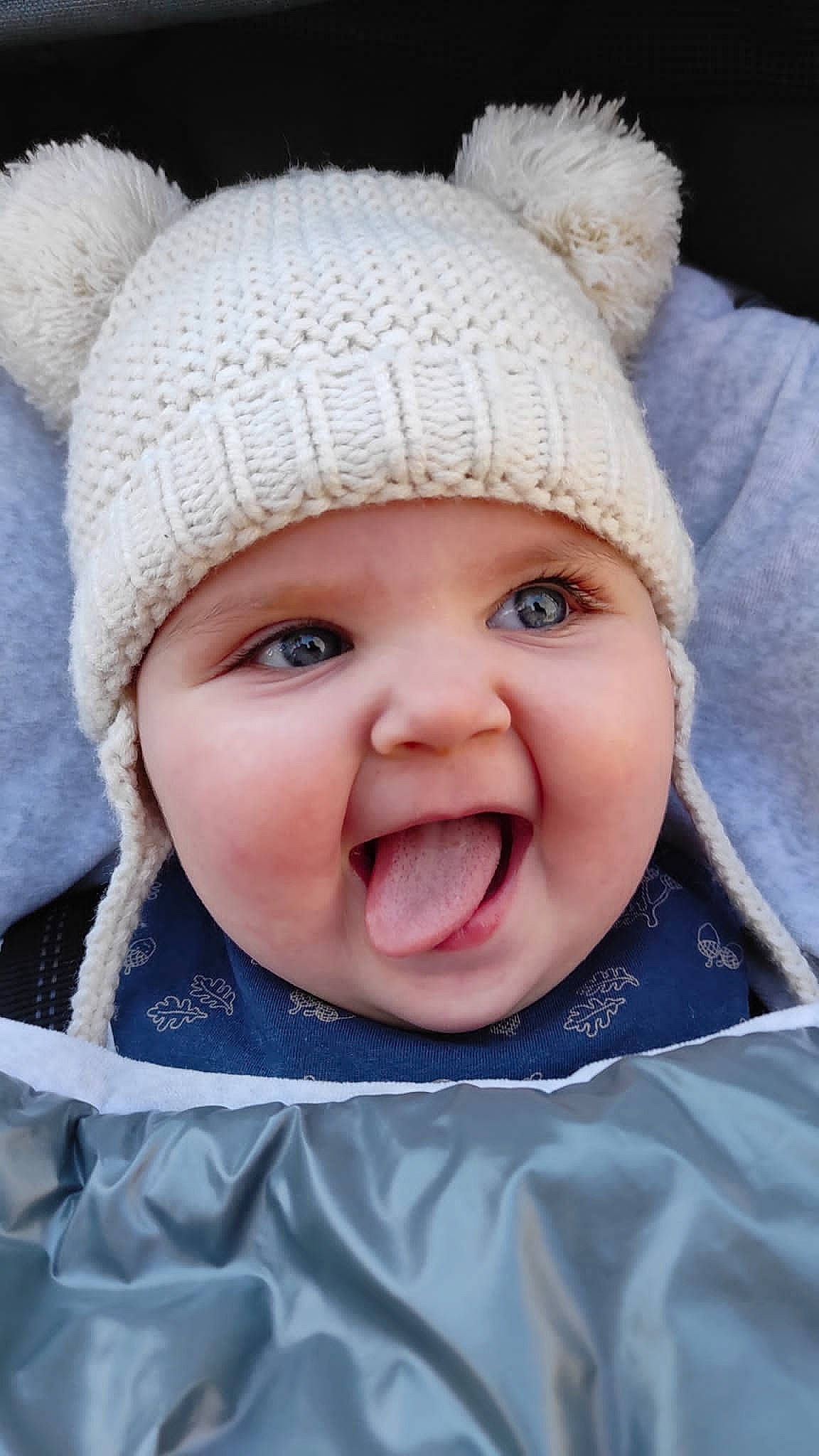 Violeta a rejoint le concours — aidez-le/la à gagner de superbes lots ! baby, cap, cheek, child, cool, eye, fashion_accessory, flash_photography, fun, happy, headgear, headwear, iris, knit_cap, lip, nose, outerwear, person, skin, smile