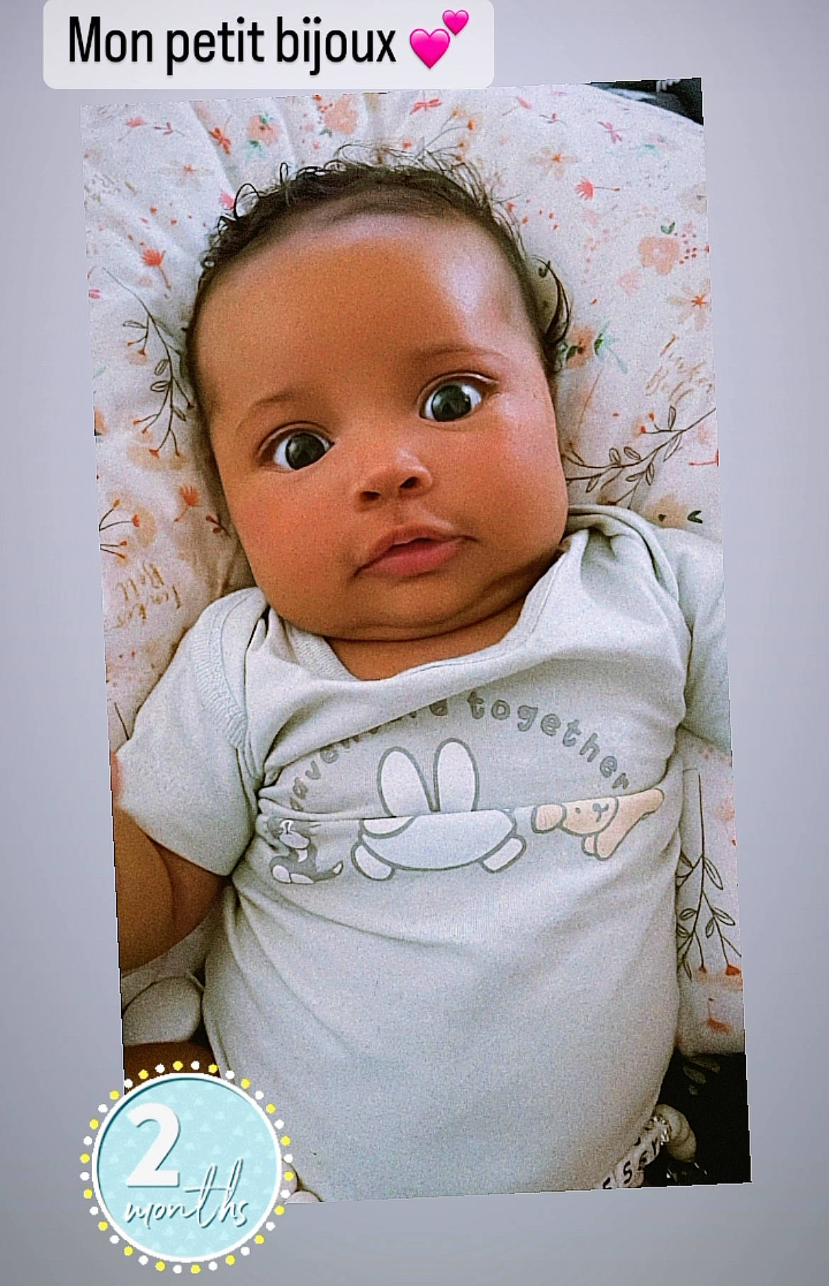 Kessy a rejoint le concours — aidez-le/la à gagner de superbes lots ! baby, baby_toddler_clothing, cheek, child, eye, eyebrow, eyelash, fashion_accessory, flash_photography, happy, lip, nose, pattern, person, pink, portrait_photography, skin, sleeve, t_shirt, textile