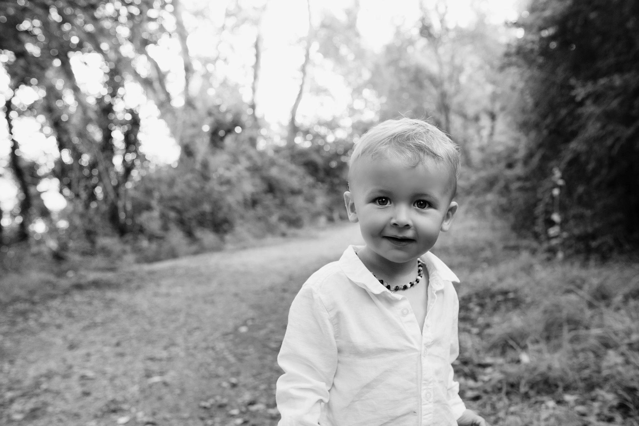 Aubin a rejoint le concours — aidez-le/la à gagner de superbes lots ! black_and_white, child, eye, flash_photography, forest, fun, grass, happy, joy, laugh, monochrome, monochrome_photography, people_in_nature, person, plant, road, sky, smile, stock_photography, style