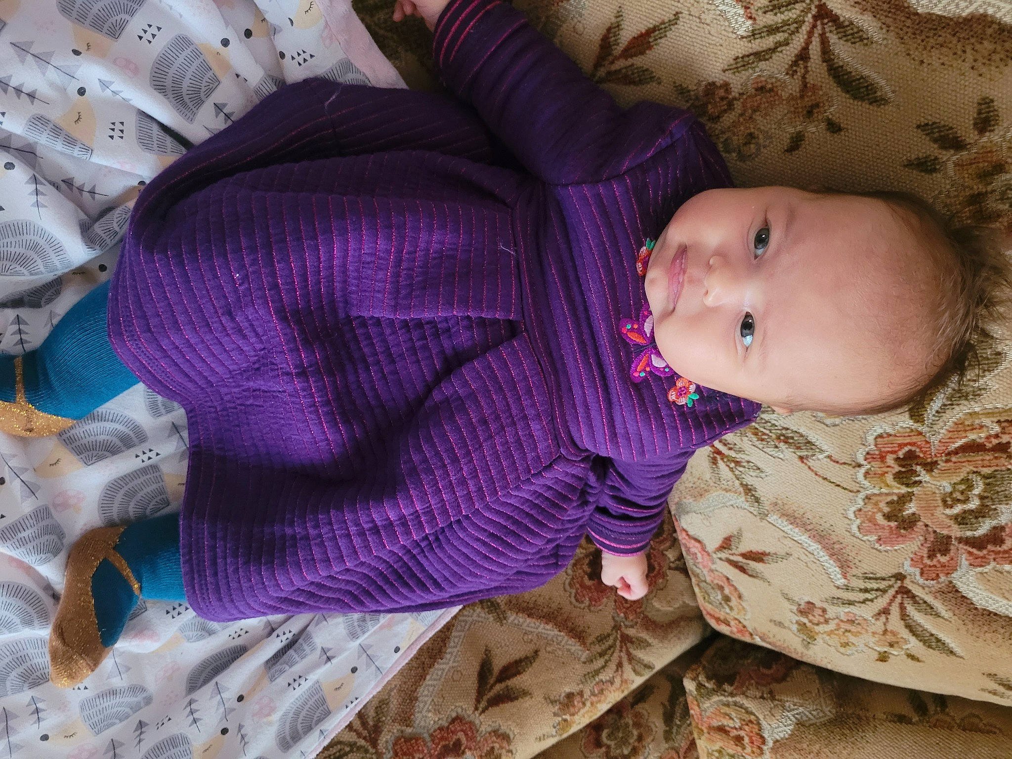 Maria Parascheva a rejoint le concours — aidez-le/la à gagner de superbes lots ! arm, baby_toddler_clothing, cheek, clothing, comfort, eye, face, facial_expression, hand, head, human, human_body, iris, nose, outerwear, person, product, purple, skin, sleeve