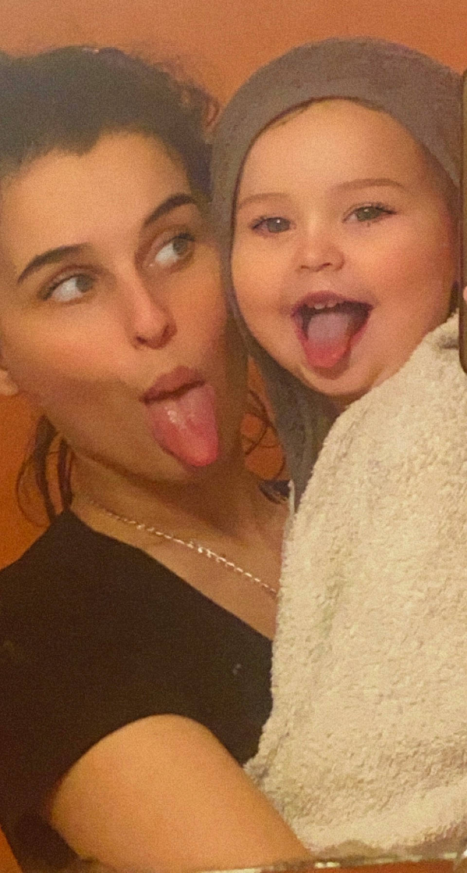 Joulyana participe au concours pour gagner de l'argent avec cette photo : cheek, chin, eye, eyebrow, eyelash, face, forehead, hair, hairstyle, head, headwear, human_body, jaw, lip, mouth, neck, nose, organ, person, shoulder