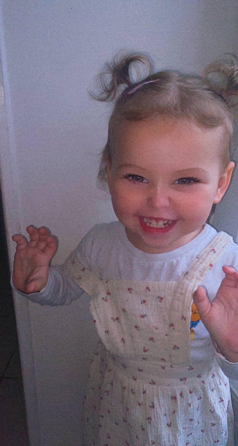 Joulyana a rejoint le concours — aidez-le/la à gagner de superbes lots ! baby_toddler_clothing, cheek, chin, dress, eye, eyebrow, eyelash, face, forehead, hair, head, human_body, joint, joy, lip, mouth, neck, nose, person, shoulder