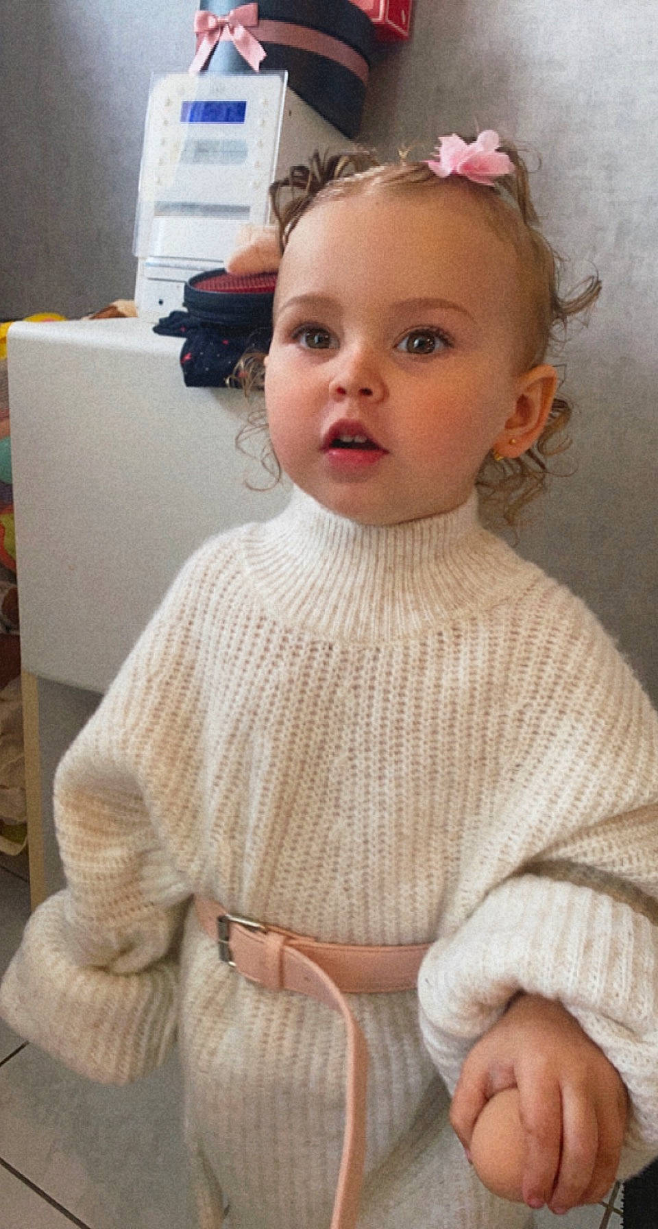 Joulyana participe au concours pour gagner de l'argent avec cette photo : baby_toddler_clothing, cheek, child, chin, dress, eyelash, face, head, headband, headgear, headpiece, iris, jewellery, lip, neck, organ, person, pink, skin, sleeve