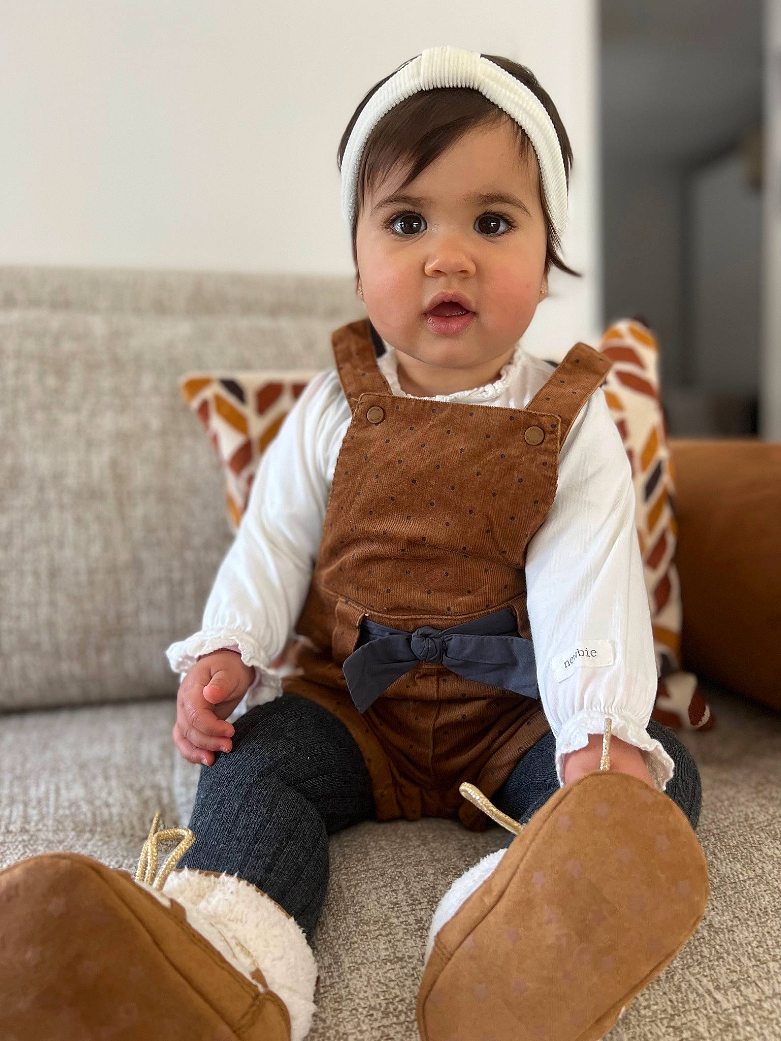 Amalya participe au concours pour gagner de l'argent avec cette photo : baby, baby_toddler_clothing, cheek, child, collar, comfort, face, flash_photography, fur, happy, hat, human_leg, knee, person, sitting, skin, sleeve, sock, thigh, toddler