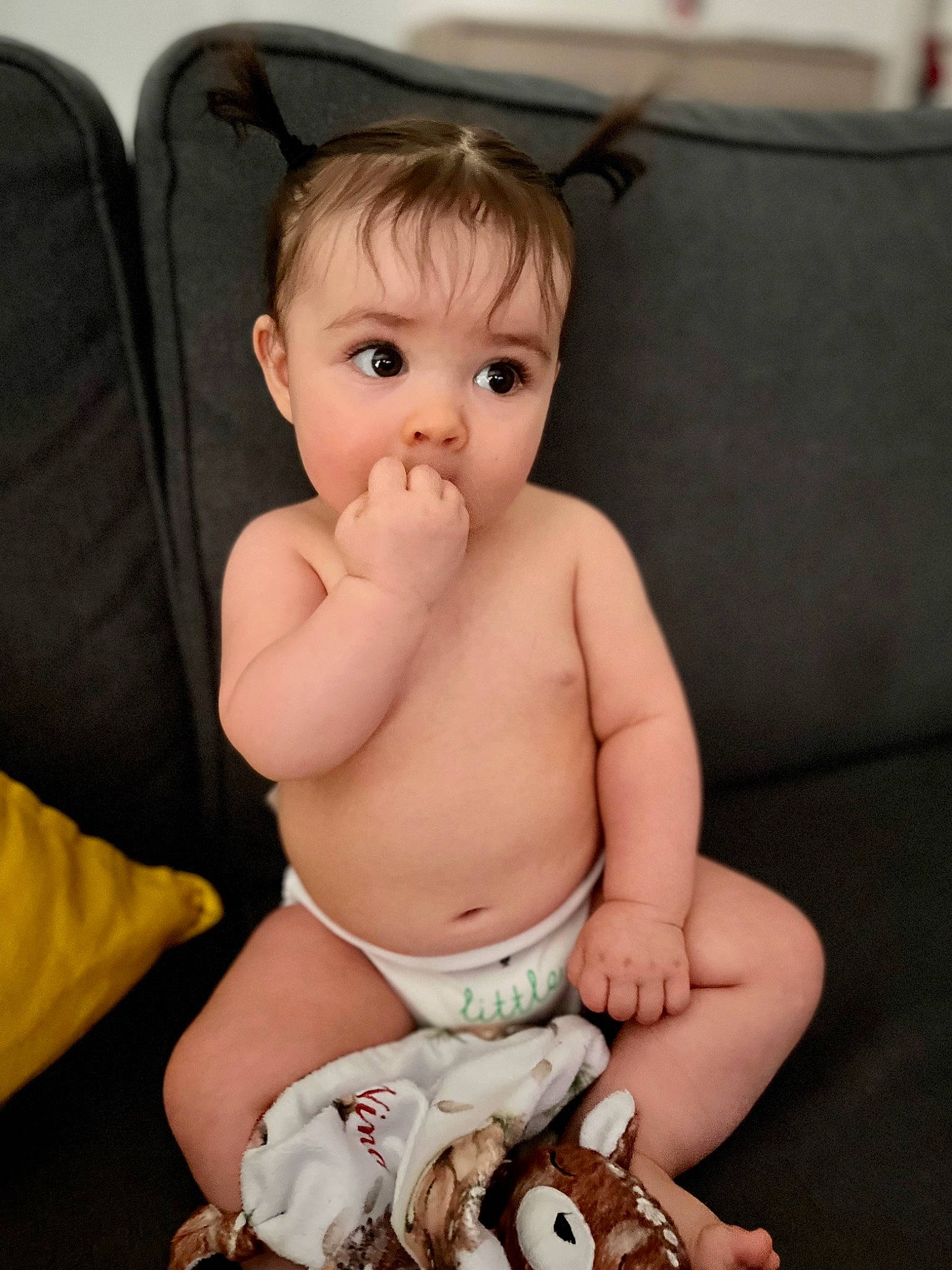 Nina participe au concours pour gagner de l'argent avec cette photo : baby, baby_toddler_clothing, chair, cheek, child, comfort, eyelash, finger, hair, hand, iris, joint, knee, lip, person, product, skin, stomach, thigh, thumb