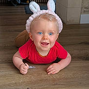 Malone a rejoint le concours — aidez-le/la à gagner de superbes lots ! baby, blue_eyes, bunny_ears, child, crawling, cute, floor, hands, happy, headband, indoor, infant, light_blond_hair, person, playful, portrait, red_shirt, smiling, wooden_floor, young_child