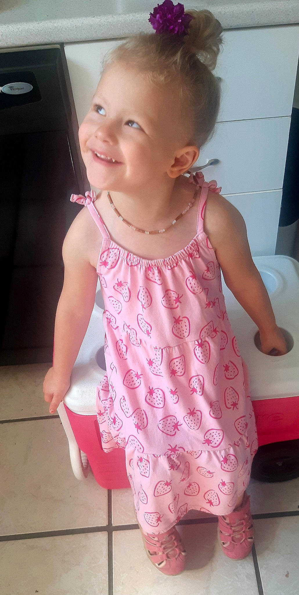 Mylah participe au concours pour gagner de l'argent avec cette photo : baby_toddler_clothing, cheek, dress, eye, eyelash, finger, gesture, happy, head, joint, joy, neck, one_piece_garment, person, pink, shoulder, skin, sleeve, smile, t_shirt