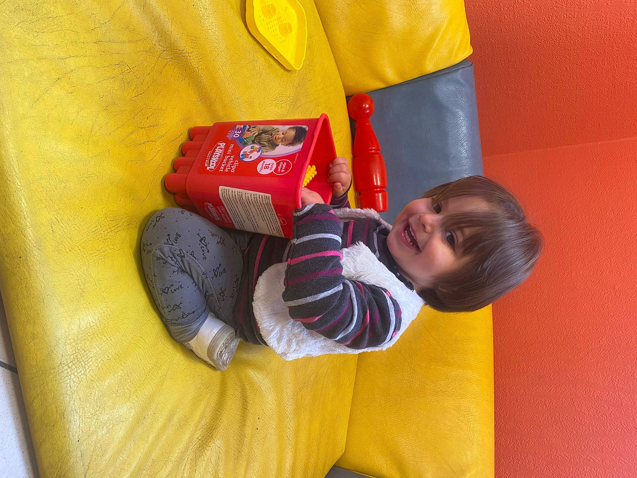 Maÿanna participe au concours pour gagner de l'argent avec cette photo : baby, baby_toddler_clothing, baby_toys, carmine, child, comfort, flooring, fun, happy, joy, leisure, person, play, playground, recreation, room, sitting, sleeve, smile, toddler