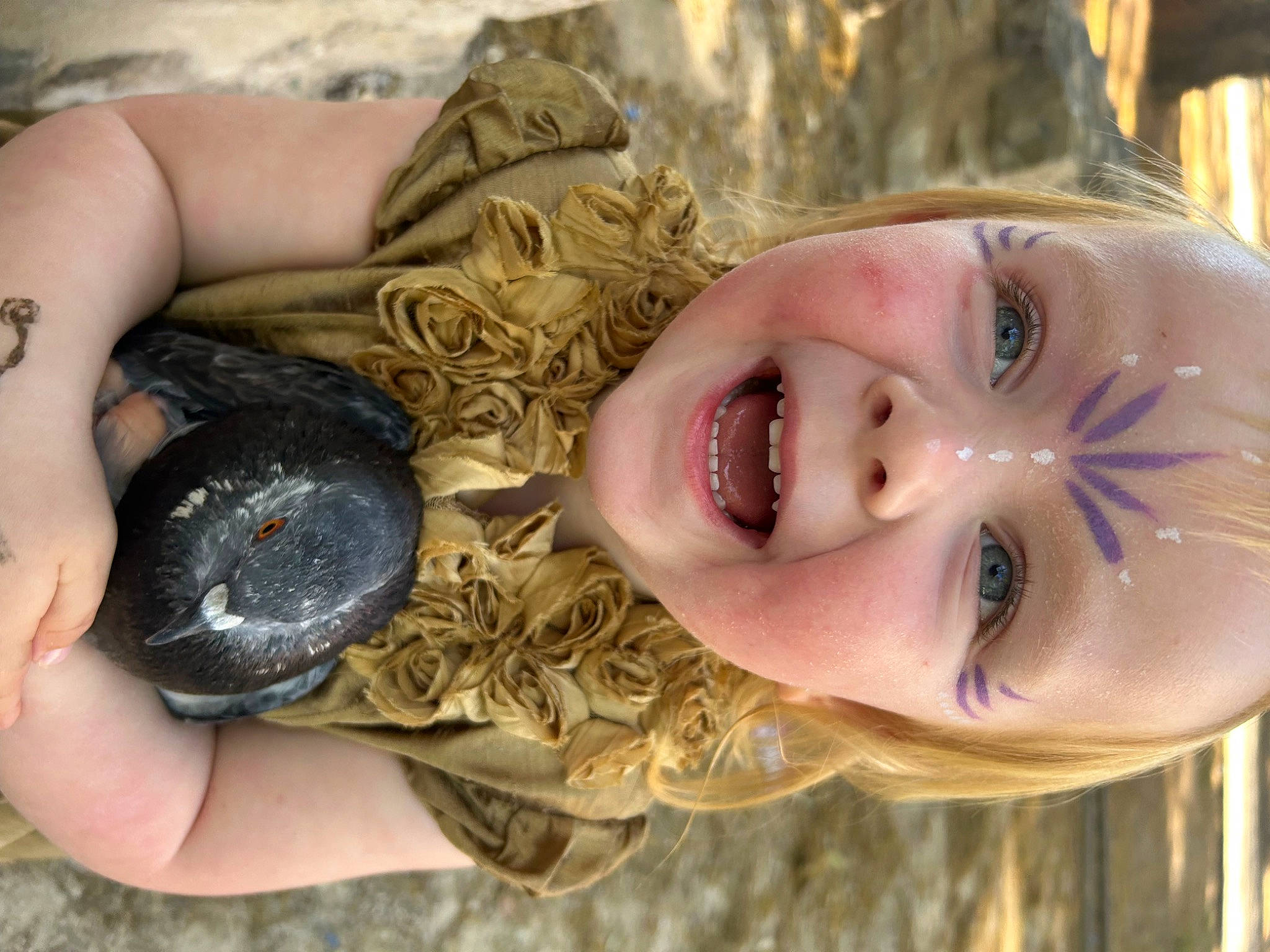 Milana participe au concours pour gagner de l'argent avec cette photo : blond, eye, eyelash, finger, happy, hat, head, headgear, jaw, mammal, mouth, nose, organism, person, plant, skin, smile, sunglasses, tree, water