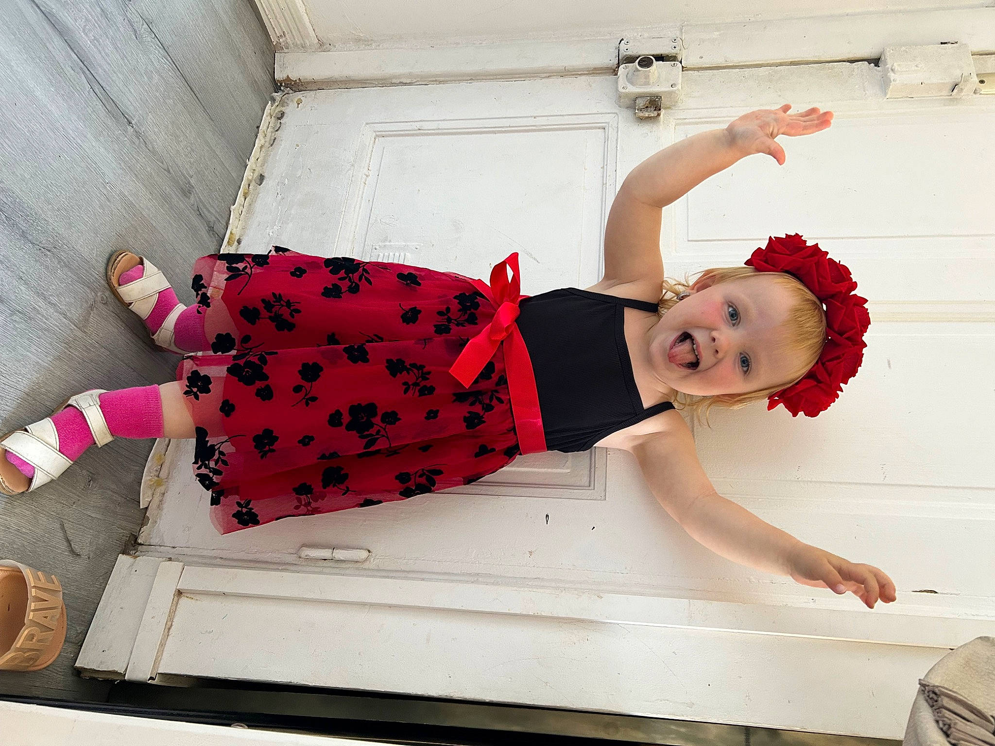 Milana participe au concours pour gagner de l'argent avec cette photo : abdomen, comfort, elbow, fashion_design, fashion_model, happy, human_leg, joint, knee, leg, magenta, pattern, person, pink, shoulder, sitting, sleeve, sportswear, textile, thigh