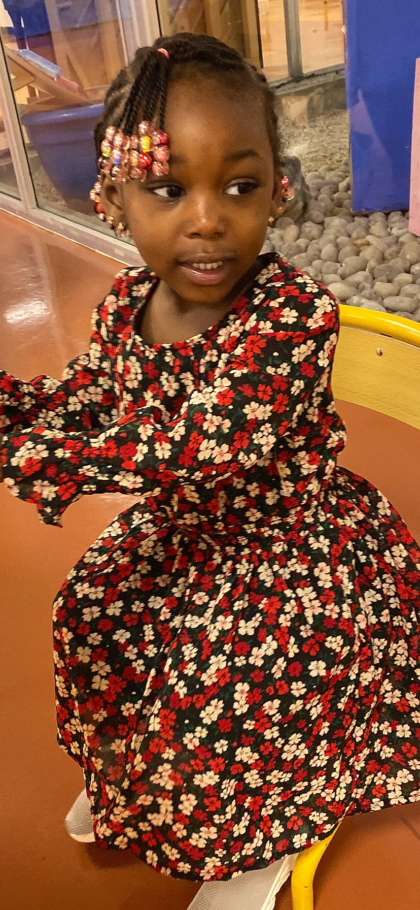 Sarata a rejoint le concours — aidez-le/la à gagner de superbes lots ! beauty, black, clothing, day_dress, earrings, event, eyelash, fashion, fashion_design, hairstyle, happy, jewellery, lip, lipstick, necklace, one_piece_garment, pattern, person, sleeve, street_fashion