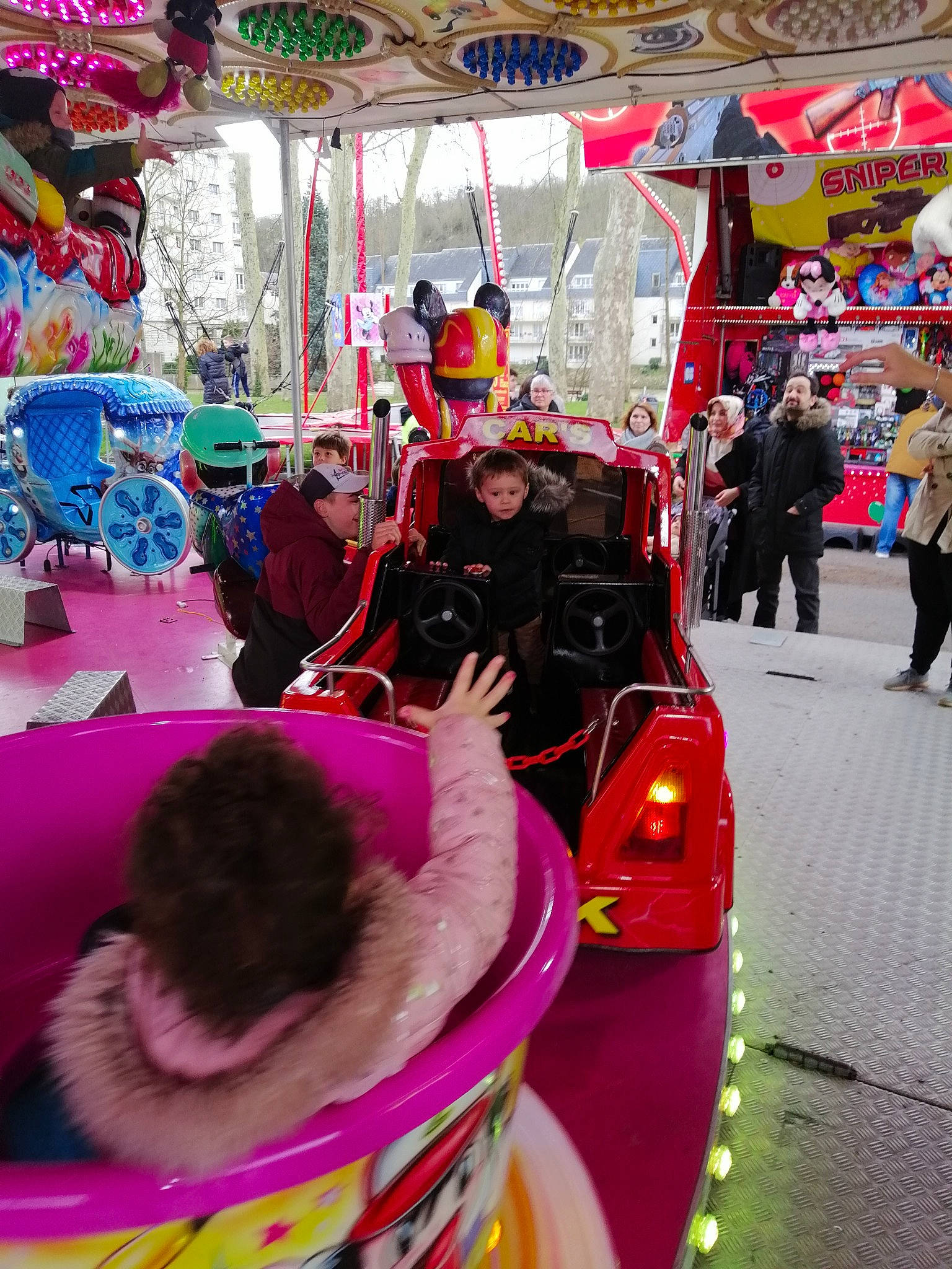 Ivan participe au concours pour gagner de l'argent avec cette photo : amusement_park, amusement_ride, carousel, event, fair, festival, fun, leisure, magenta, person, pink, play, recreation, vehicle
