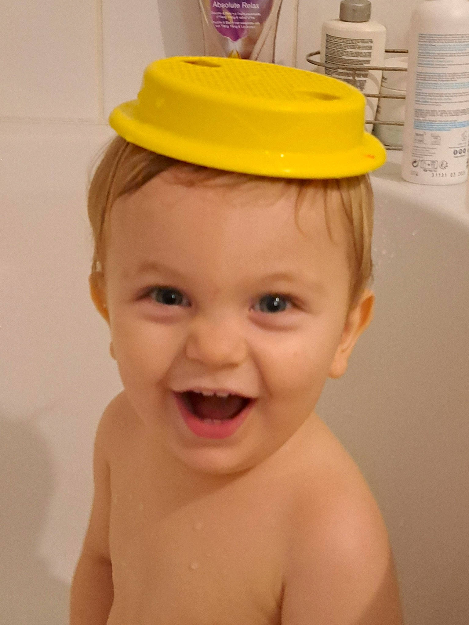 Jean a rejoint le concours — aidez-le/la à gagner de superbes lots ! baby, baby_bathing, bathing, cap, cheek, chest, chin, eye, eyebrow, eyelash, forehead, fun, happy, head, jaw, lip, neck, person, skin, smile