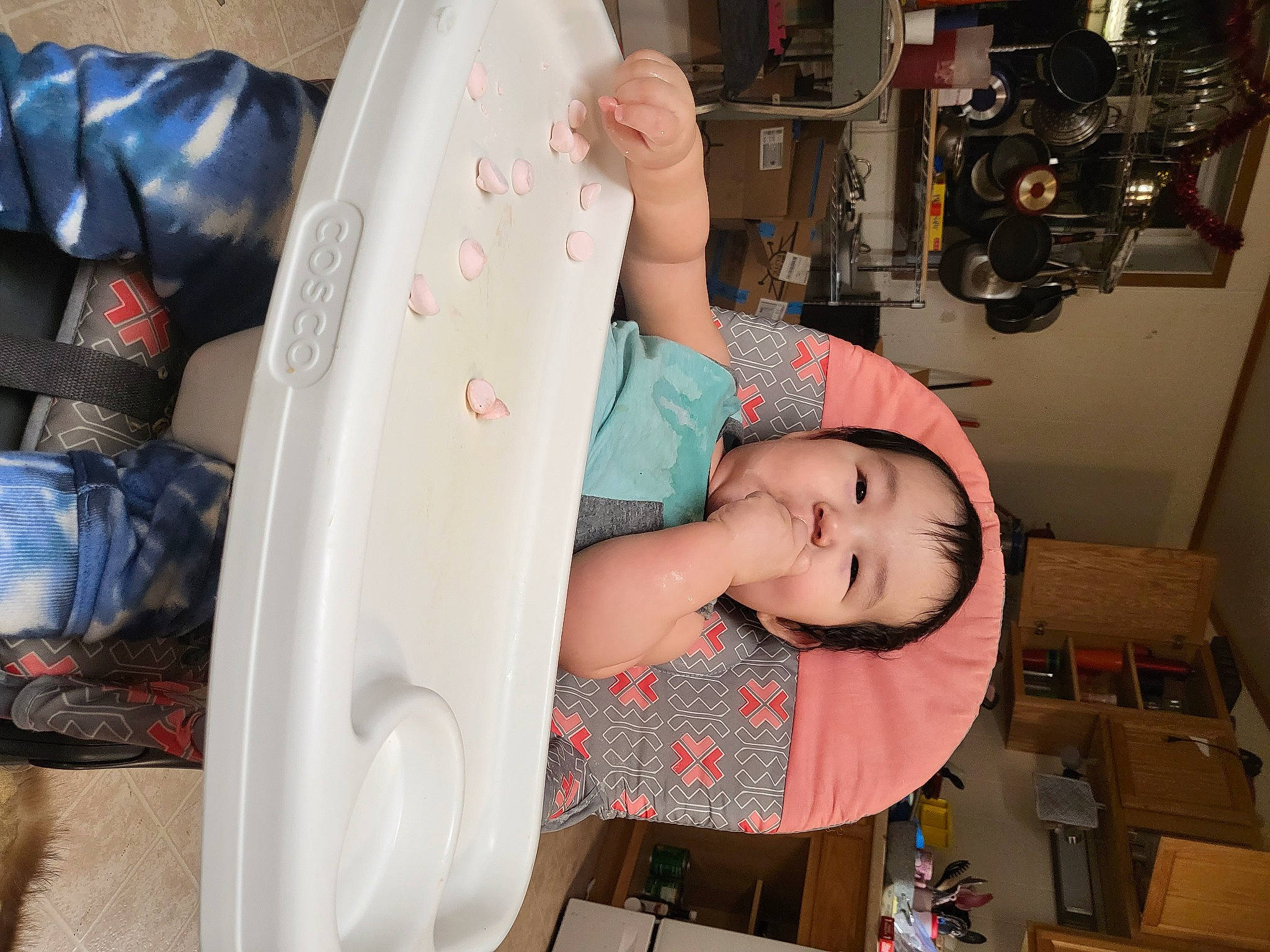 Peter is registered to the contest to win money with this photo: baby, baby_toddler_clothing, child, comfort, drinkware, fun, hat, headgear, home_appliance, machine, nail, pattern, person, plastic, product, room, service, sitting, t_shirt, toddler