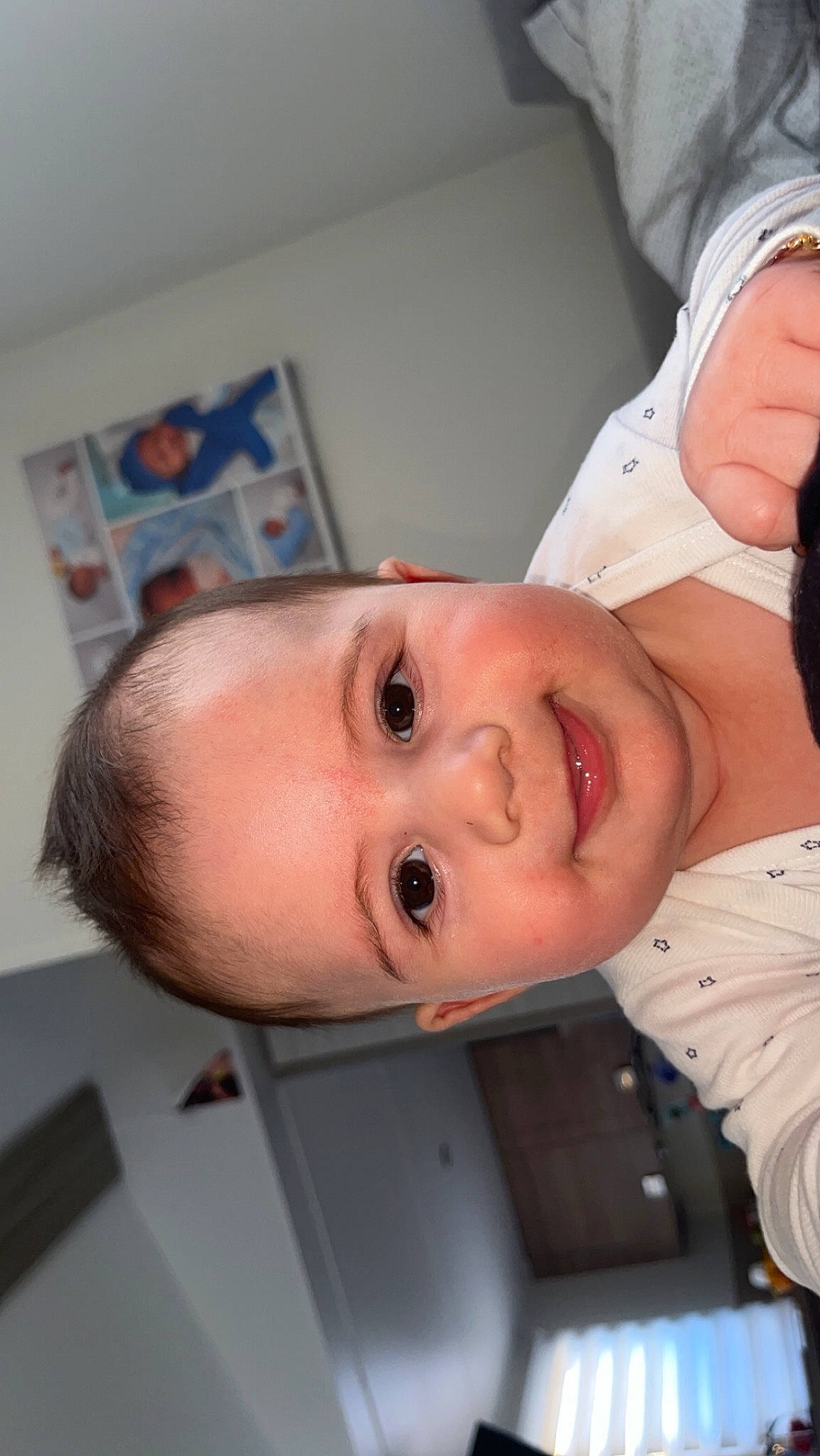 Eden a rejoint le concours — aidez-le/la à gagner de superbes lots ! baby, cheek, child, chin, eyebrow, eyelash, forehead, gesture, happy, iris, jaw, joy, lip, mouth, neck, nose, person, room, skin, smile