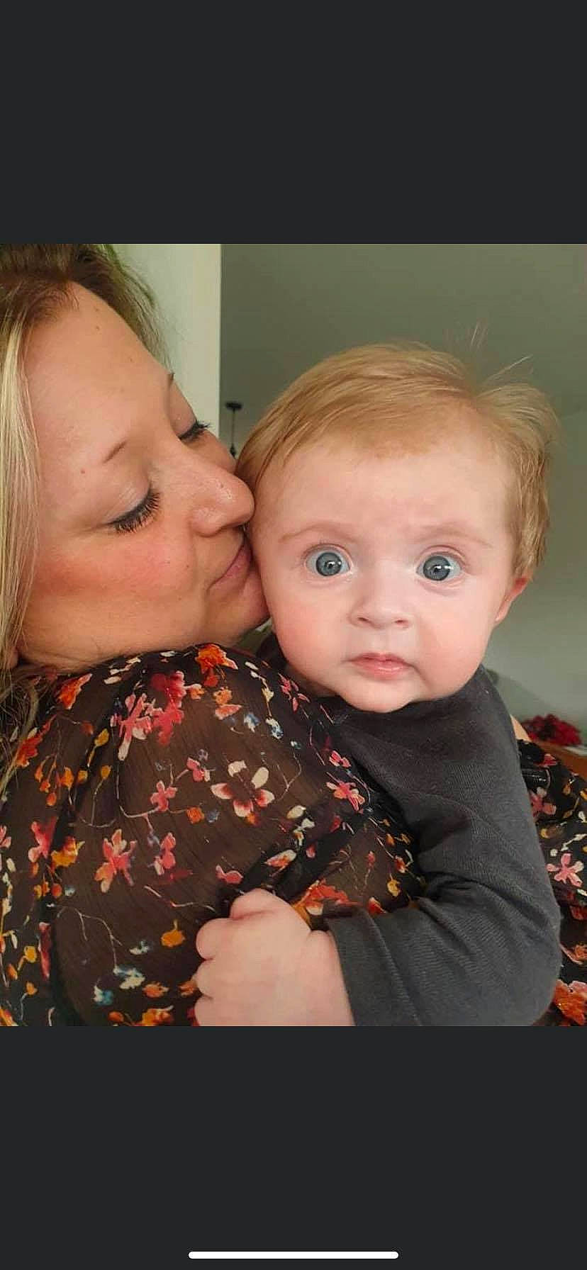 Félix a rejoint le concours — aidez-le/la à gagner de superbes lots ! arm, cheek, chin, ear, eye, eyebrow, eyelash, face, facial_expression, forehead, hair, hairstyle, happy, head, human_body, lip, mouth, neck, nose, person