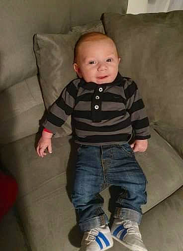 Thiago participe au concours pour gagner de l'argent avec cette photo : baby, baby_products, cheek, child, cool, denim, eye, footwear, head, jeans, leg, male, nose, person, play, product, shoe, sitting, skin, standing