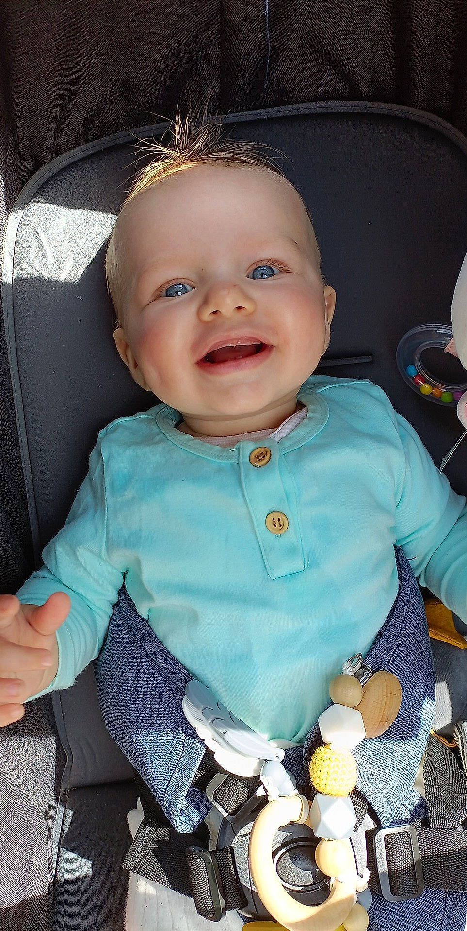 Joy participe au concours pour gagner de l'argent avec cette photo : baby, baby_toddler_clothing, cheek, cool, dress, eye, facial_expression, finger, hairstyle, happy, head, iris, mouth, nose, organ, person, skin, sleeve, smile, toddler