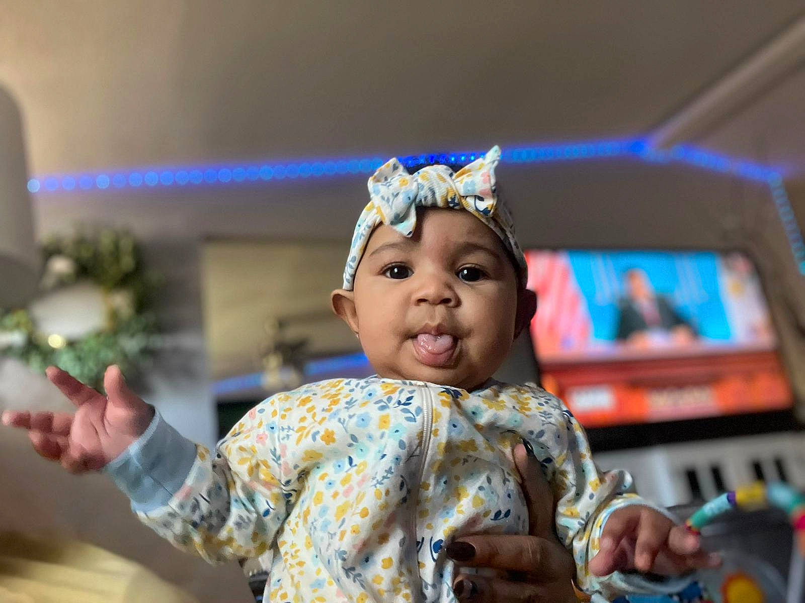 Eliana is registered to the contest to win money with this photo: baby, child, entertainment, event, fashion_accessory, fun, happy, headband, headpiece, headwear, jewellery, leisure, necklace, party, performance, performing_arts, person, room, smile, toddler