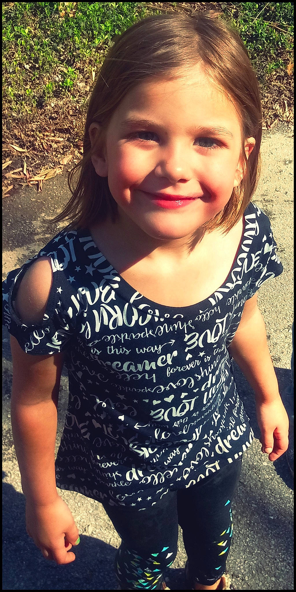 Lynnzie is registered to the contest to win money with this photo: black, chin, eye, facial_expression, flash_photography, gesture, hair, hairstyle, happy, head, human, iris, joy, light, lip, organ, people_in_nature, person, skin, sleeve